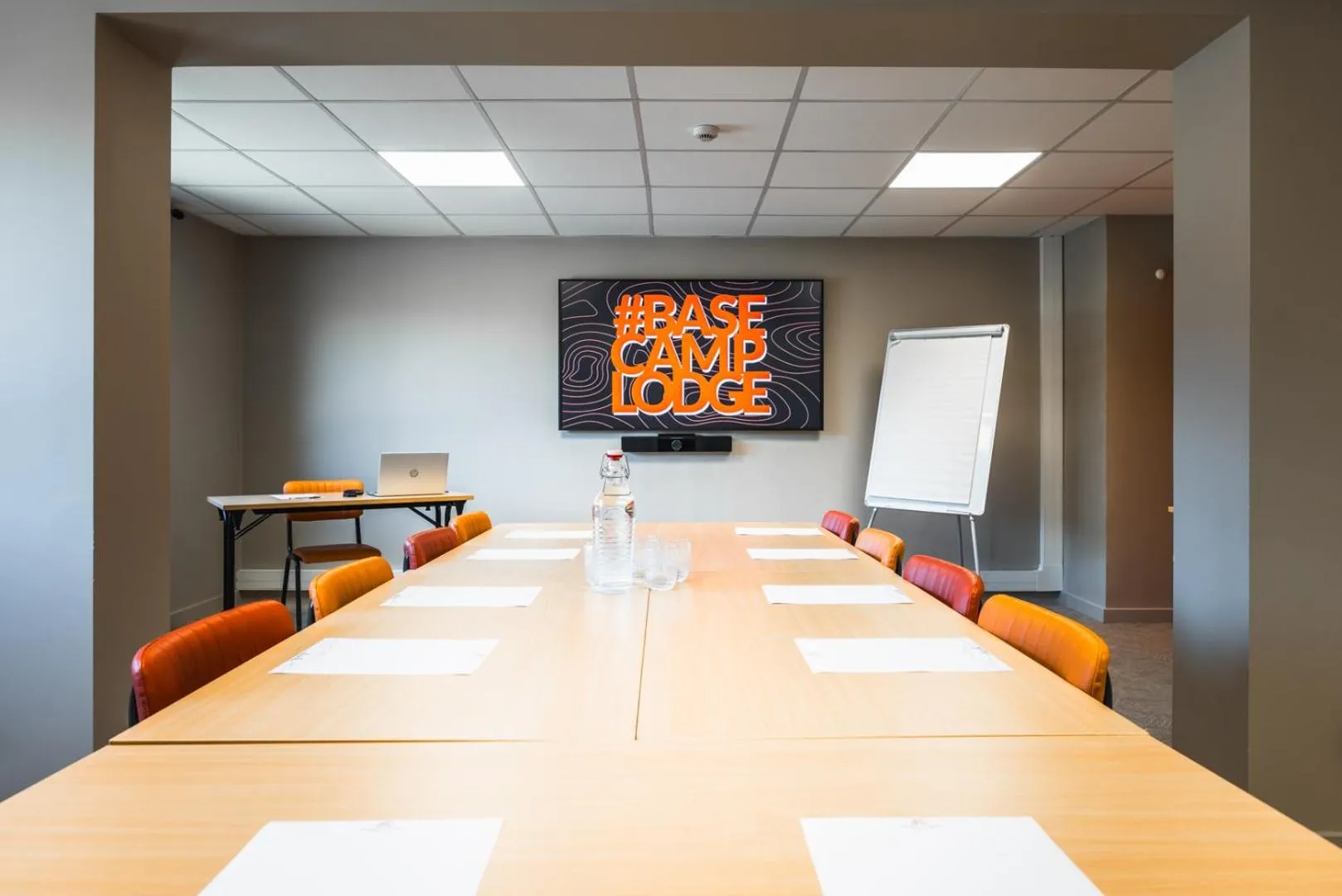 Meeting/conference room in Hotel Base Camp Lodge - Albertville