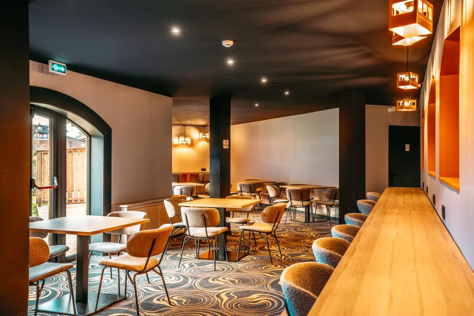 Seating area in Hotel Base Camp Lodge - Albertville