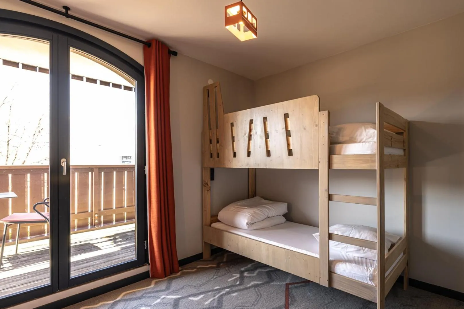 bunk bed, Bed in Hotel Base Camp Lodge - Albertville