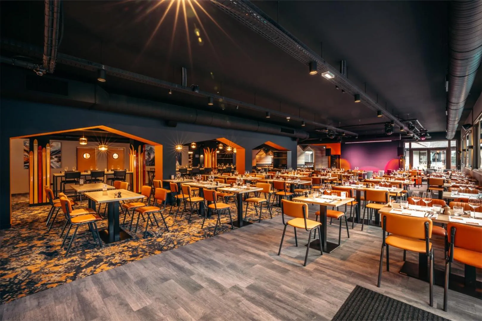 Restaurant/places to eat in Hotel Base Camp Lodge - Albertville