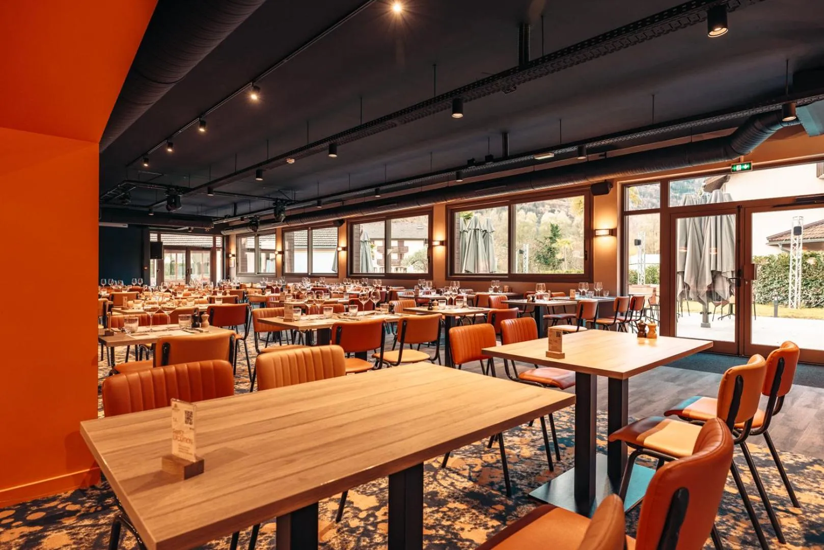 Restaurant/places to eat in Hotel Base Camp Lodge - Albertville