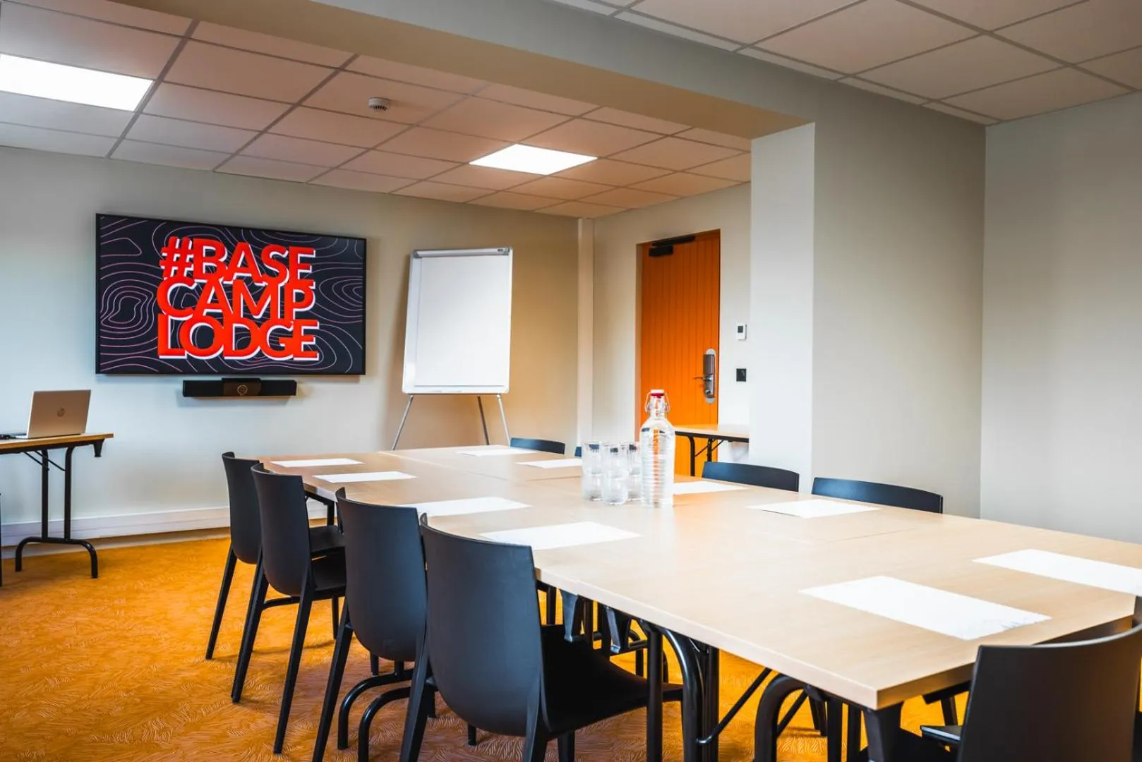 Meeting/conference room in Hotel Base Camp Lodge - Albertville