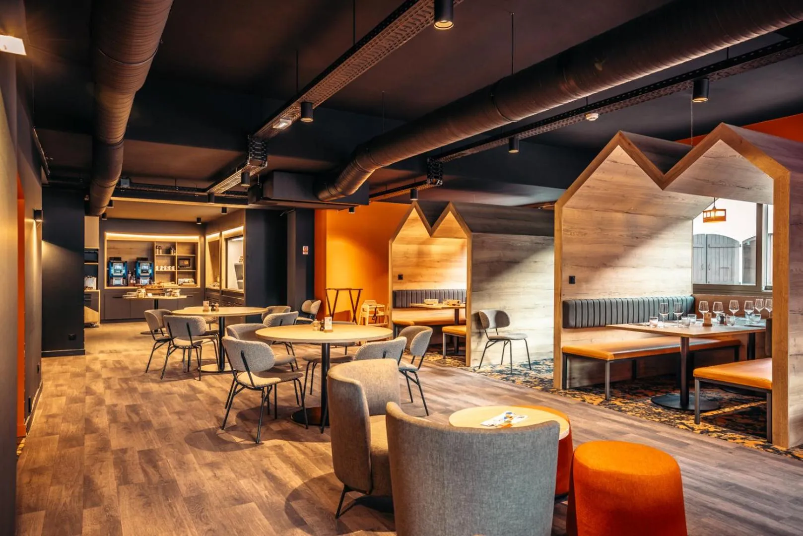 Restaurant/places to eat in Hotel Base Camp Lodge - Albertville