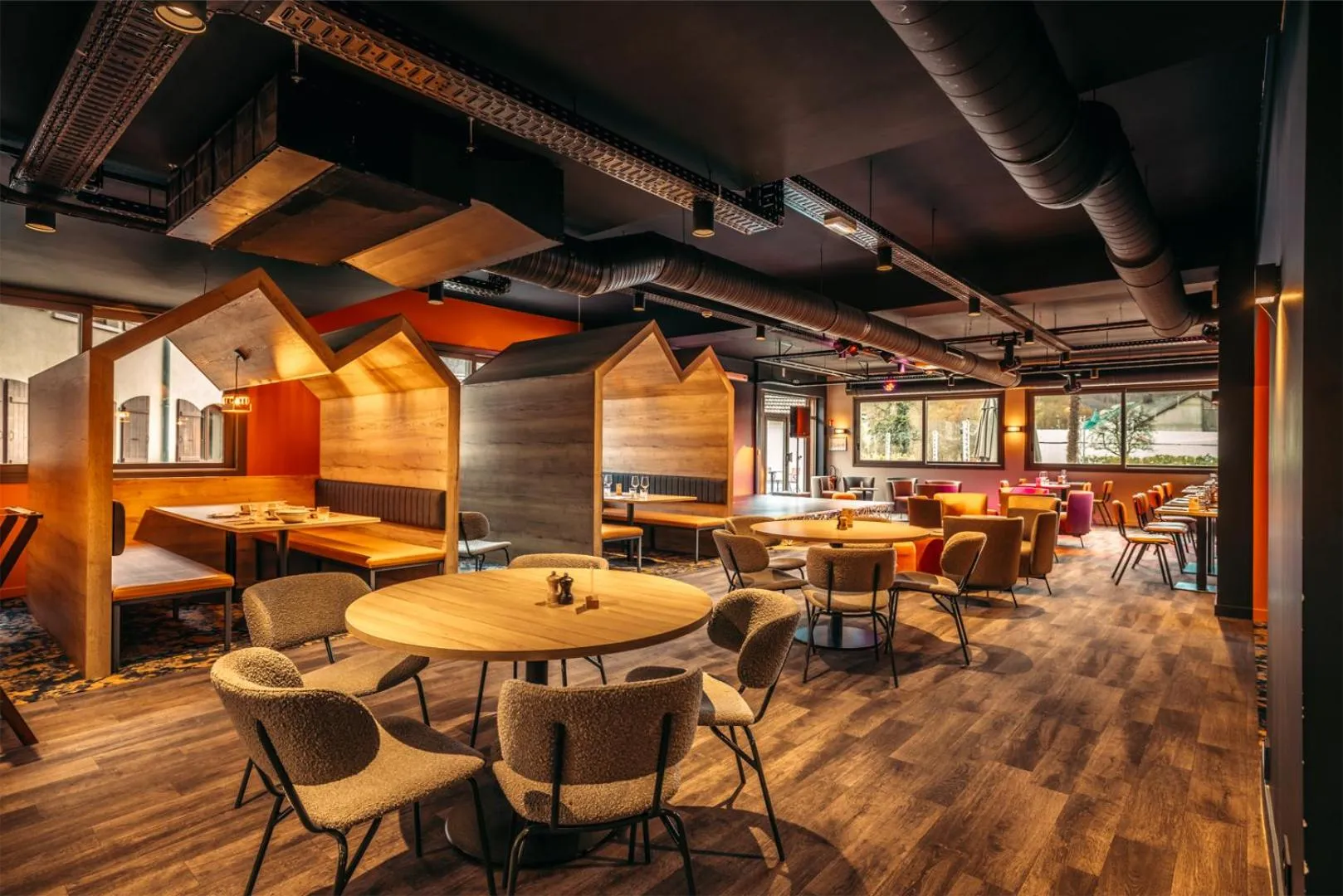 Restaurant/places to eat in Hotel Base Camp Lodge - Albertville