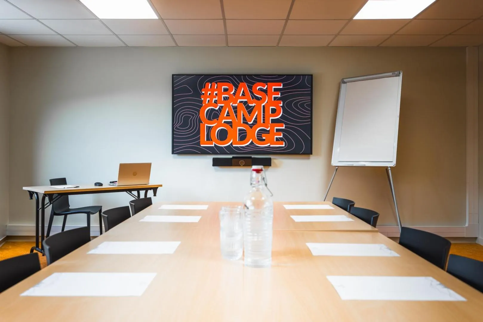 Meeting/conference room in Hotel Base Camp Lodge - Albertville