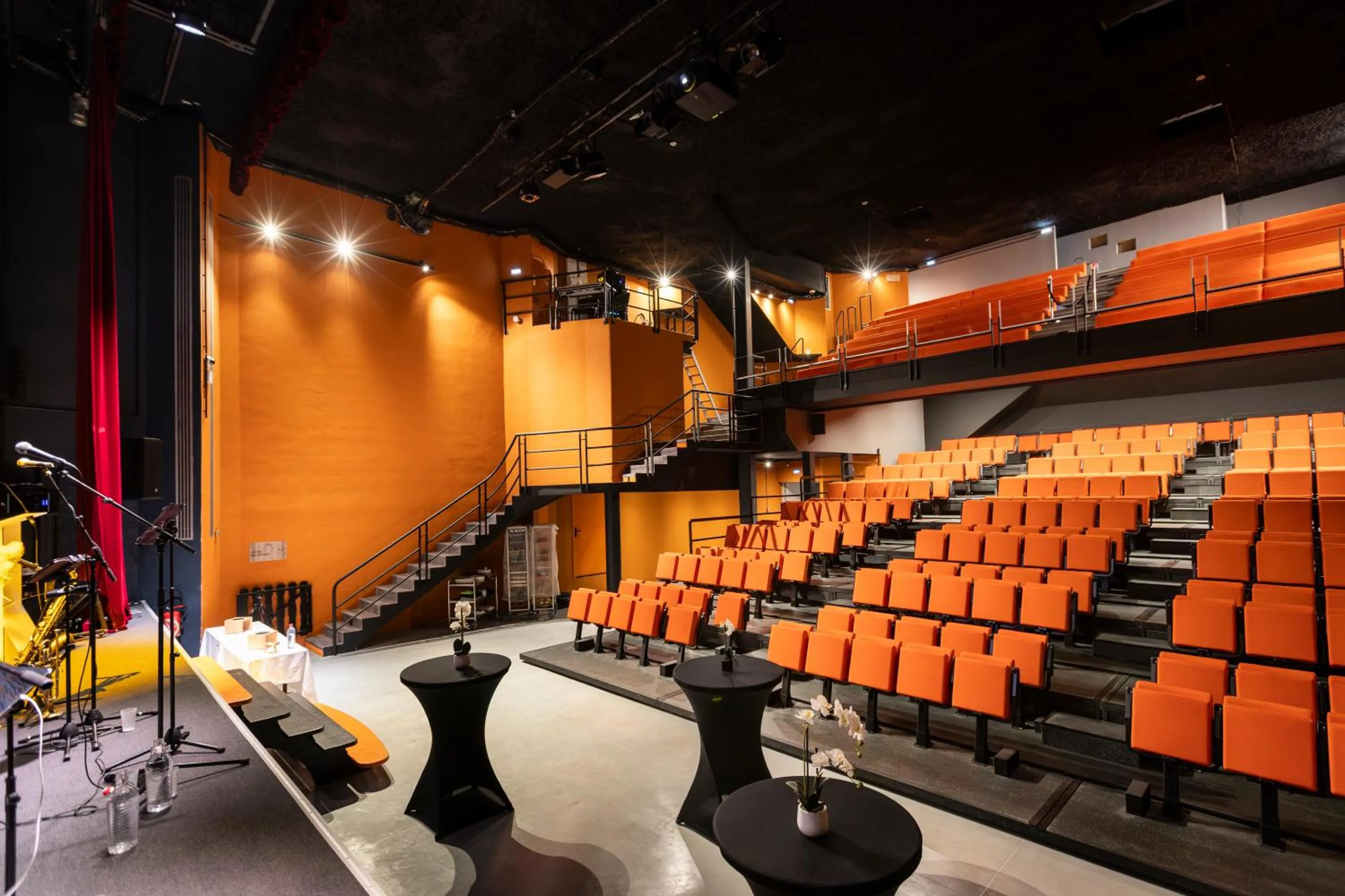 Meeting/conference room in Hotel Base Camp Lodge - Albertville