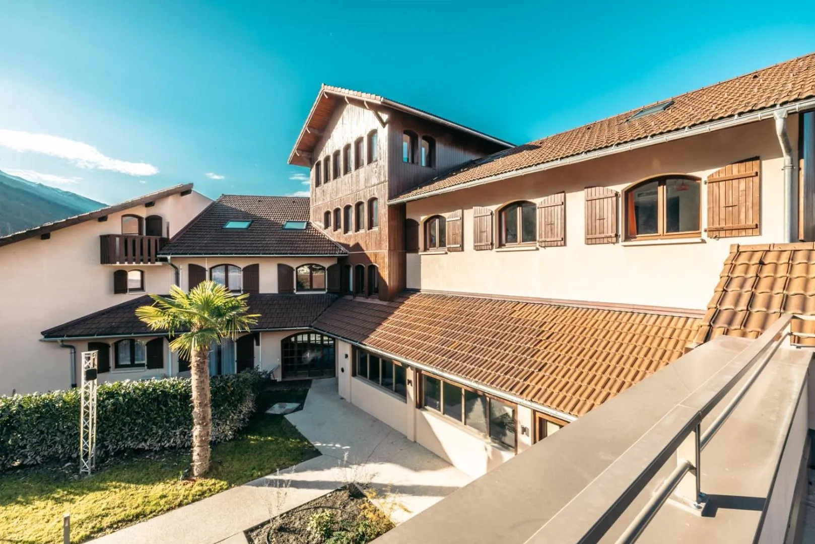 Property building in Hotel Base Camp Lodge - Albertville