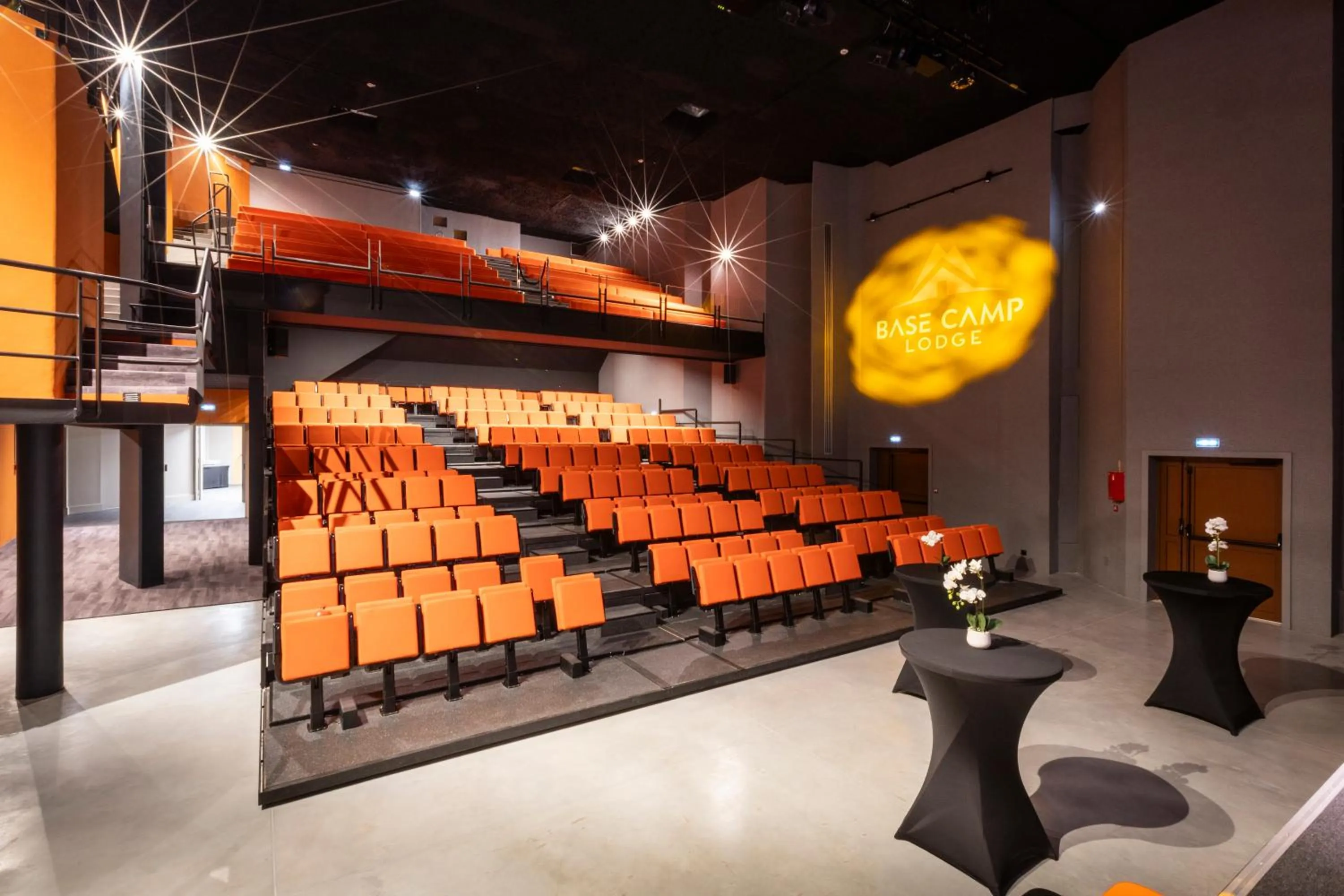 Meeting/conference room in Hotel Base Camp Lodge - Albertville