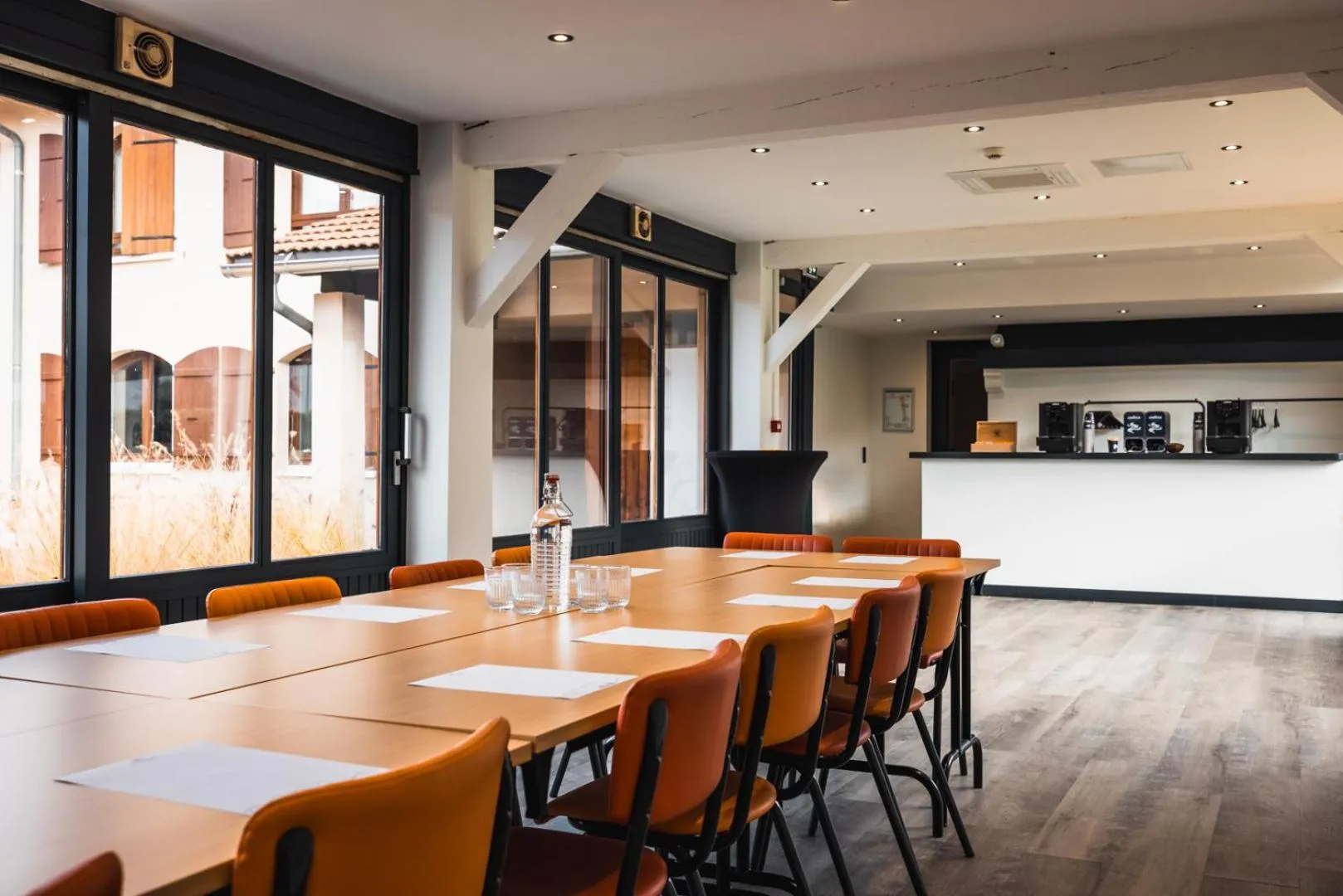 Meeting/conference room in Hotel Base Camp Lodge - Albertville