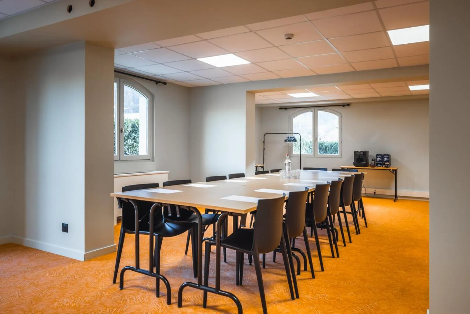 Meeting/conference room in Hotel Base Camp Lodge - Albertville
