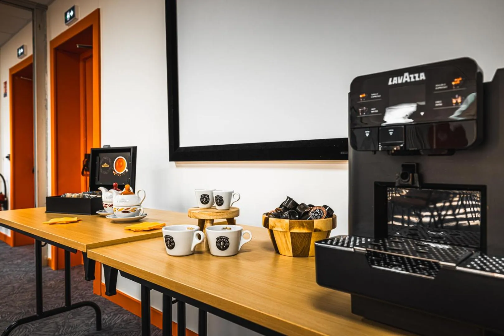 Food and drinks in Hotel Base Camp Lodge - Albertville