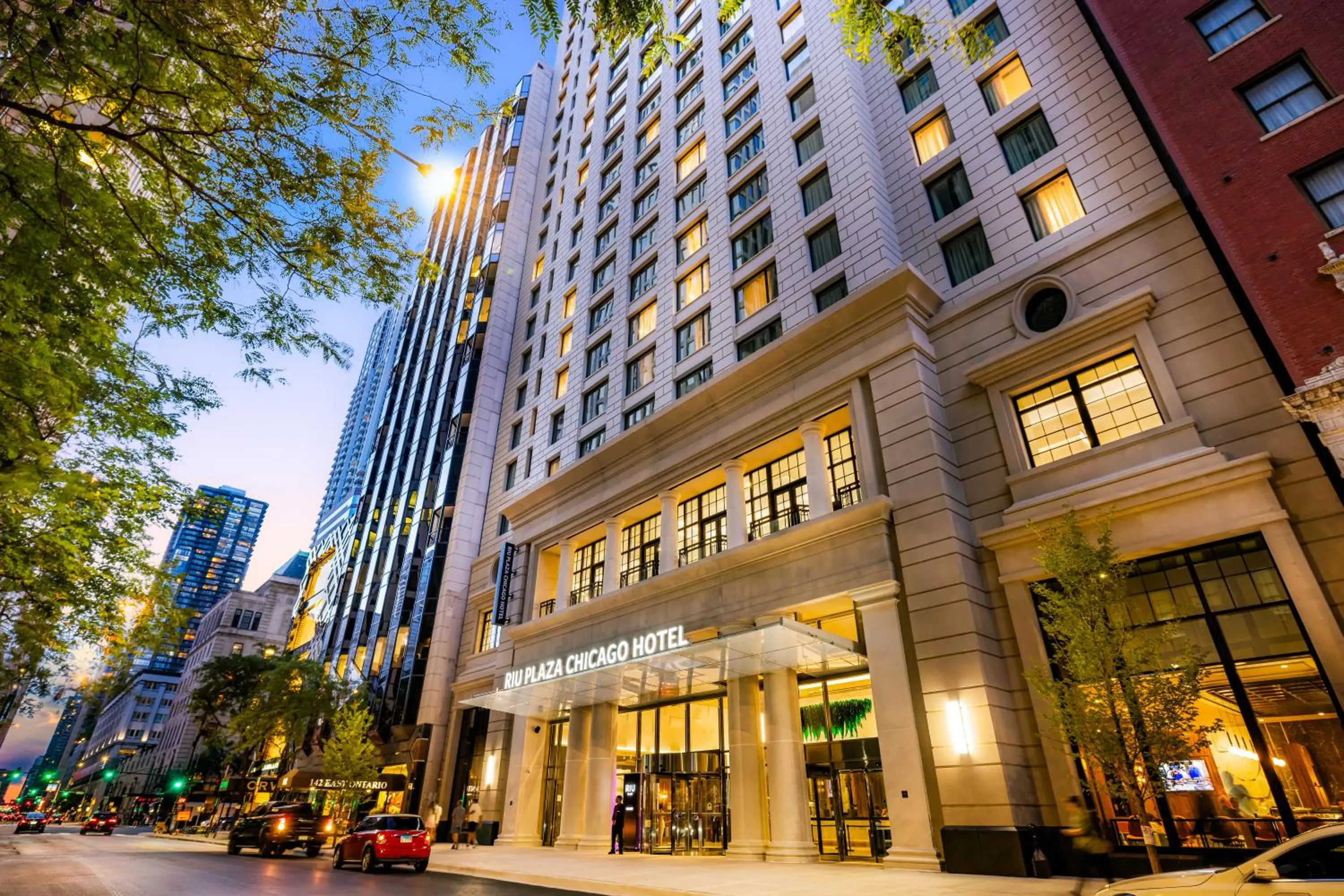 Property building in Riu Plaza Chicago