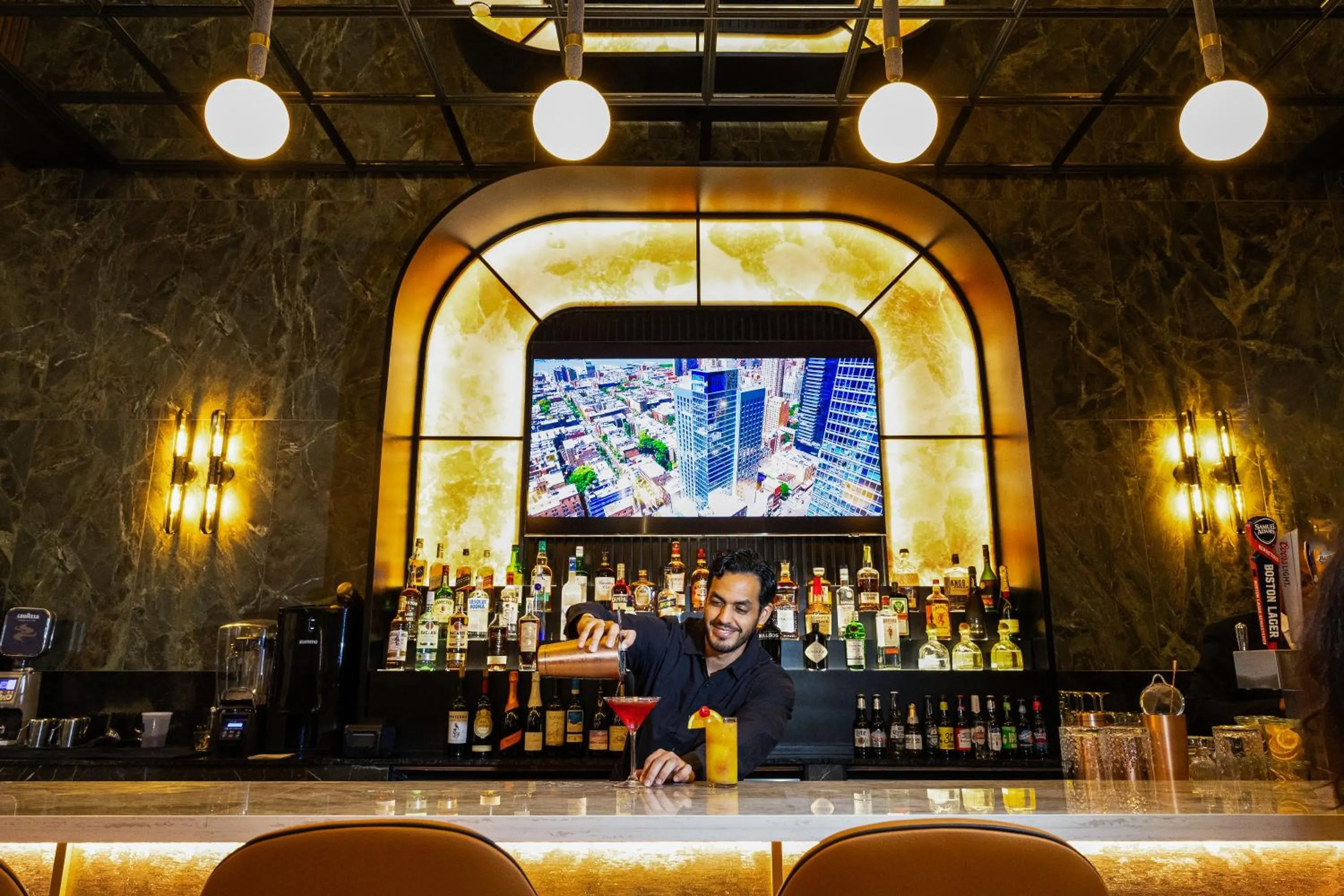 Lounge or bar in Riu Plaza Chicago