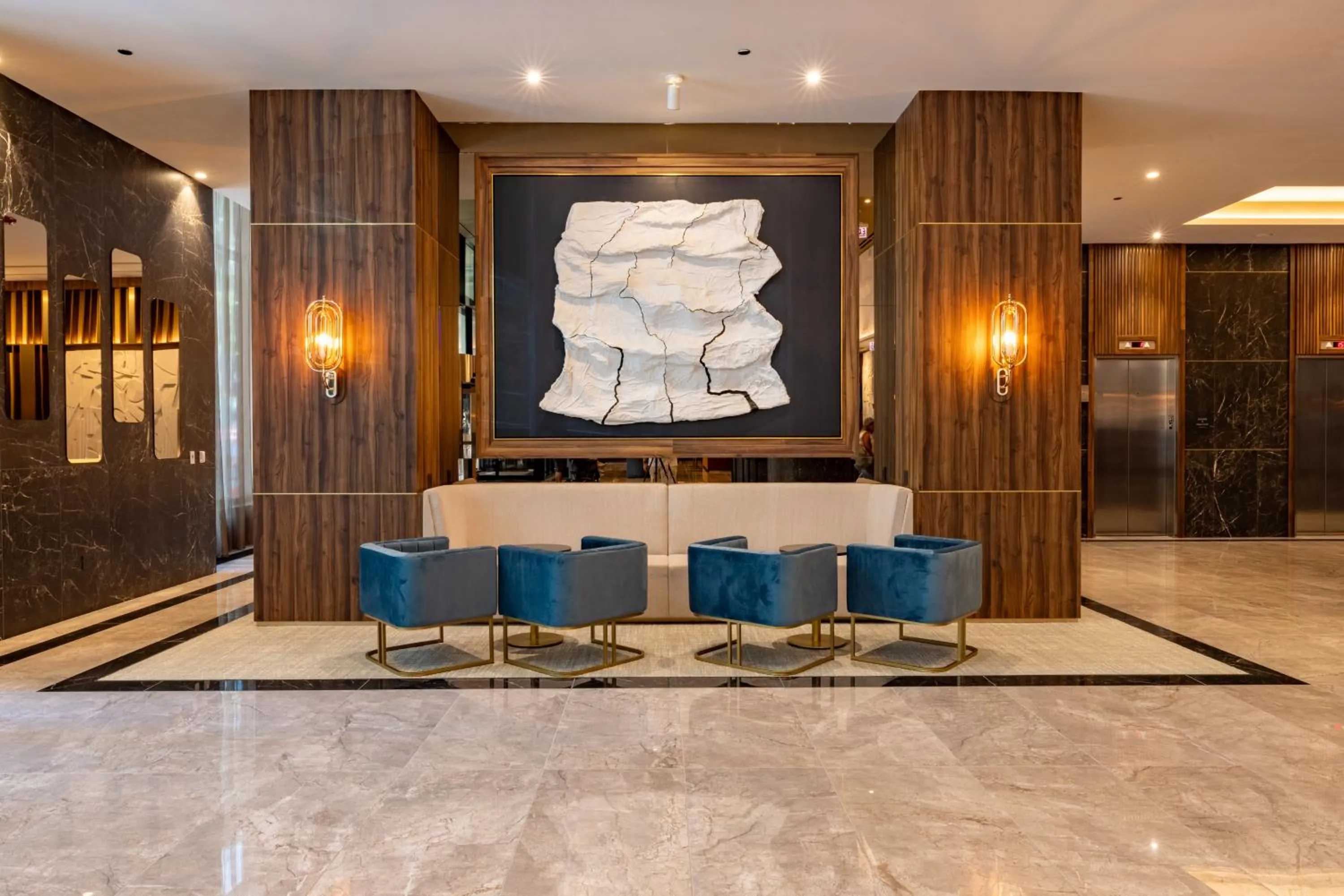 Seating area in Riu Plaza Chicago