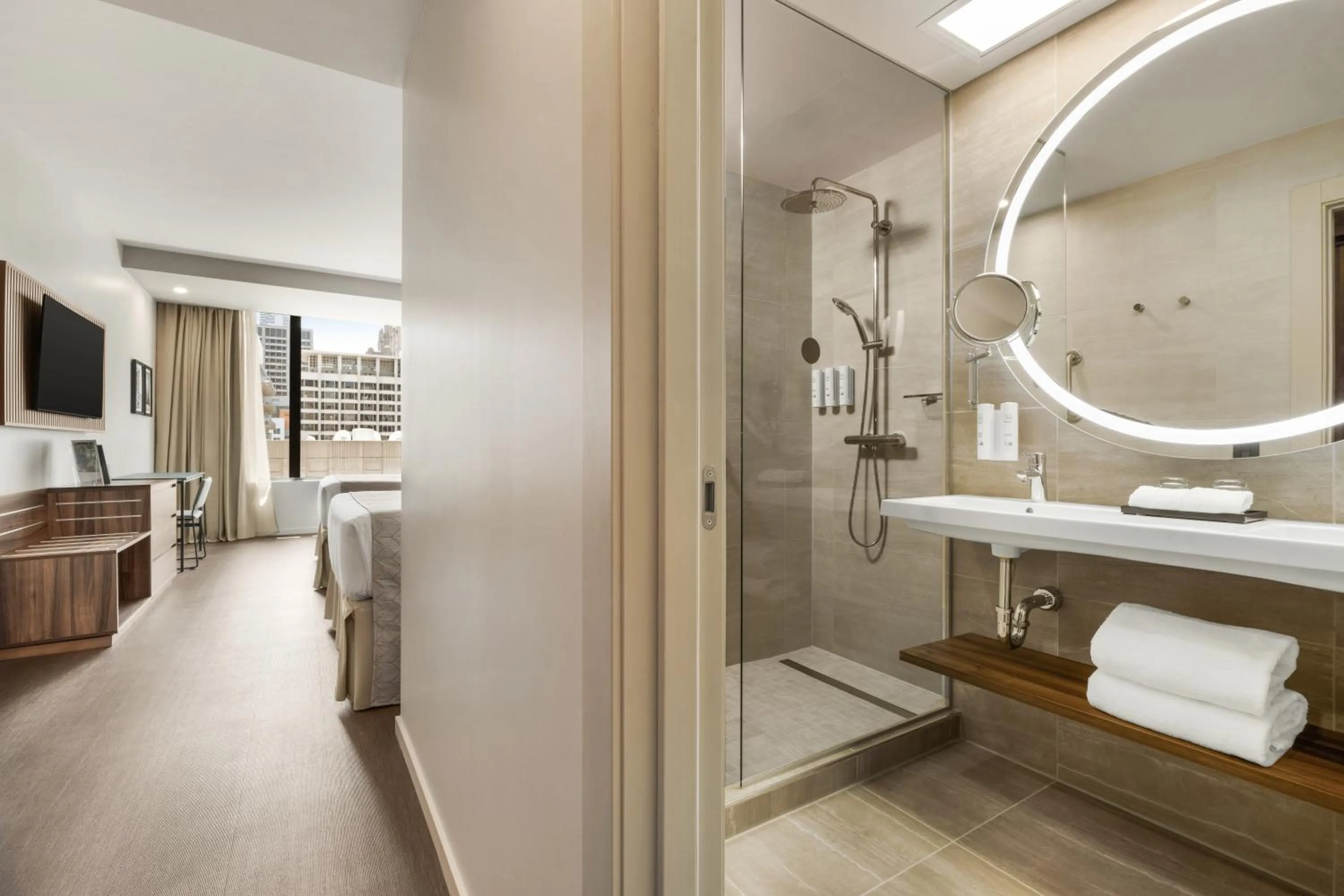 Shower in Riu Plaza Chicago