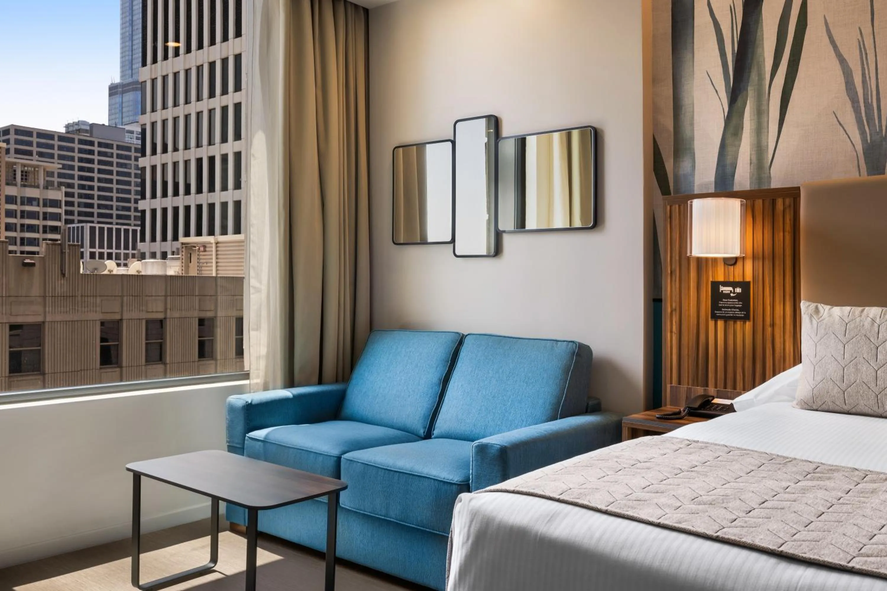 Bed in Riu Plaza Chicago