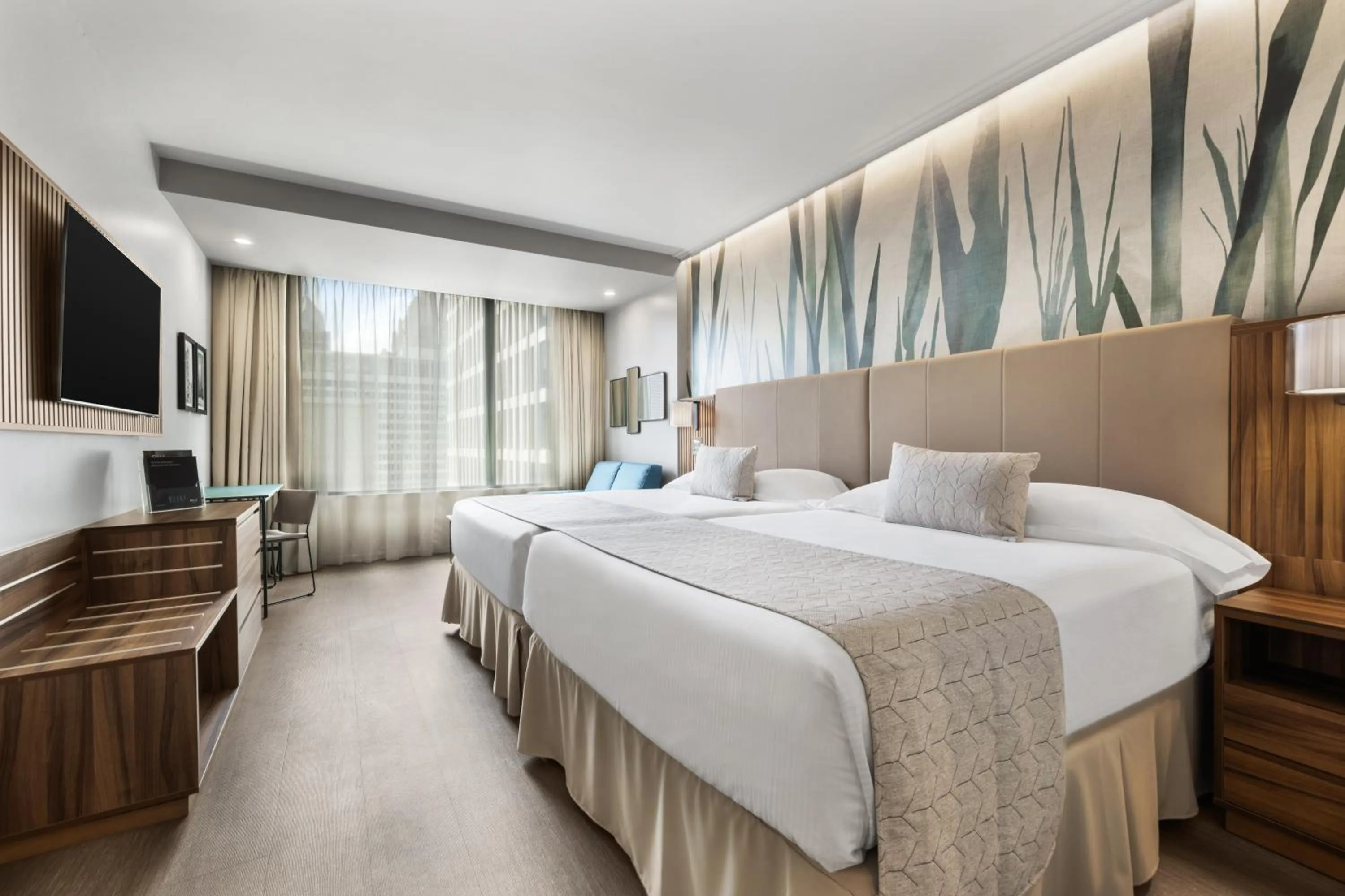 Bed in Riu Plaza Chicago