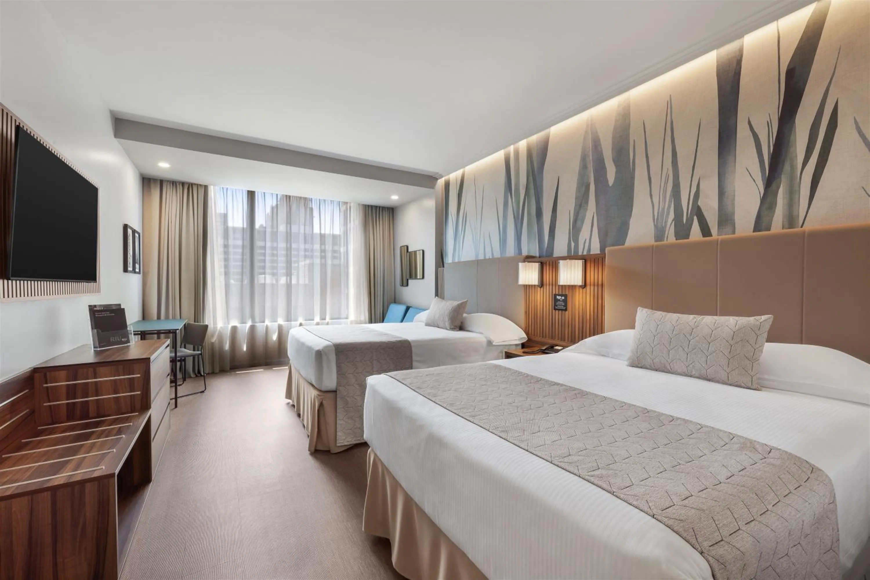 TV and multimedia, Bed in Riu Plaza Chicago