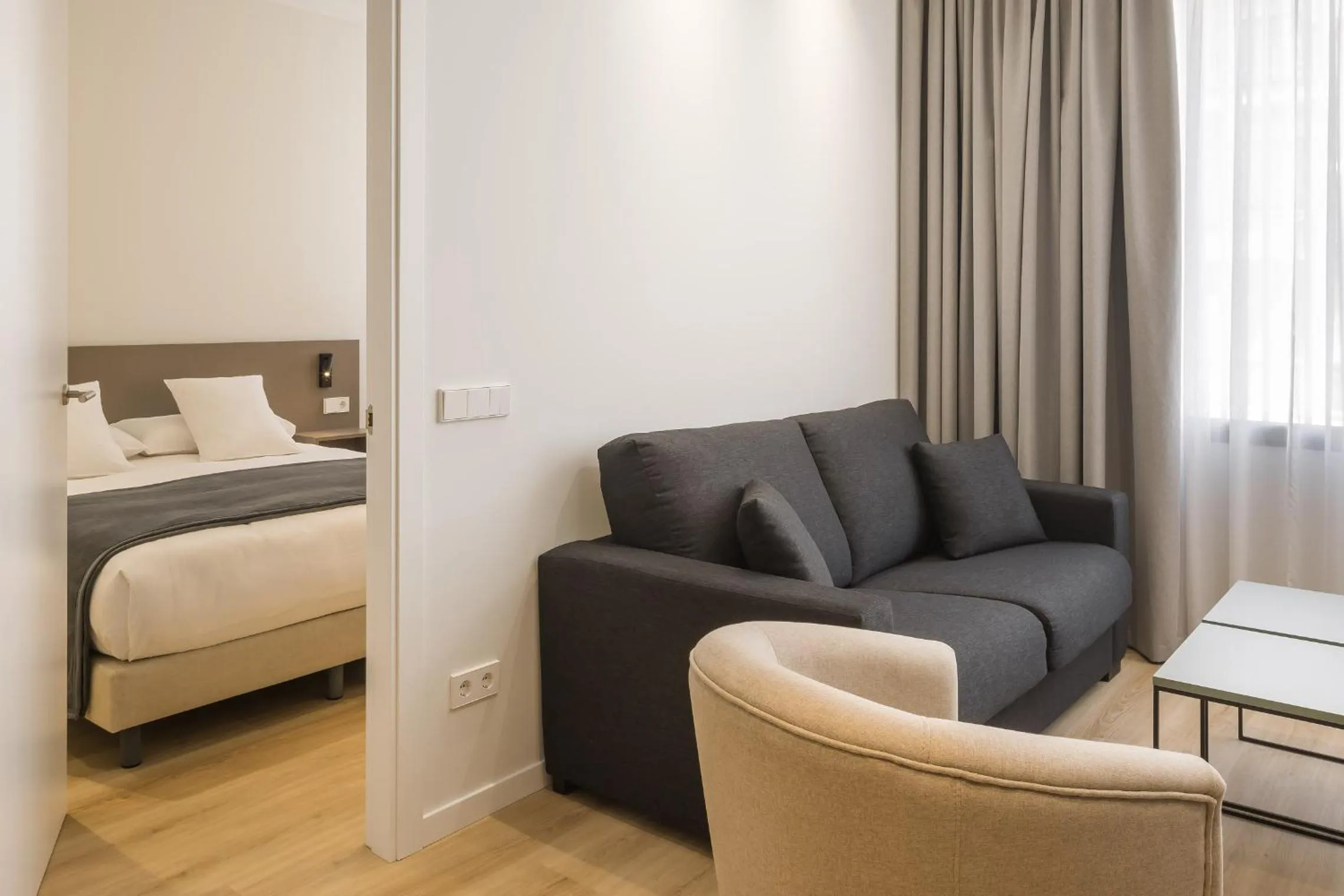 Decorative detail, Bed in Mon Suites Jardín de Ayora