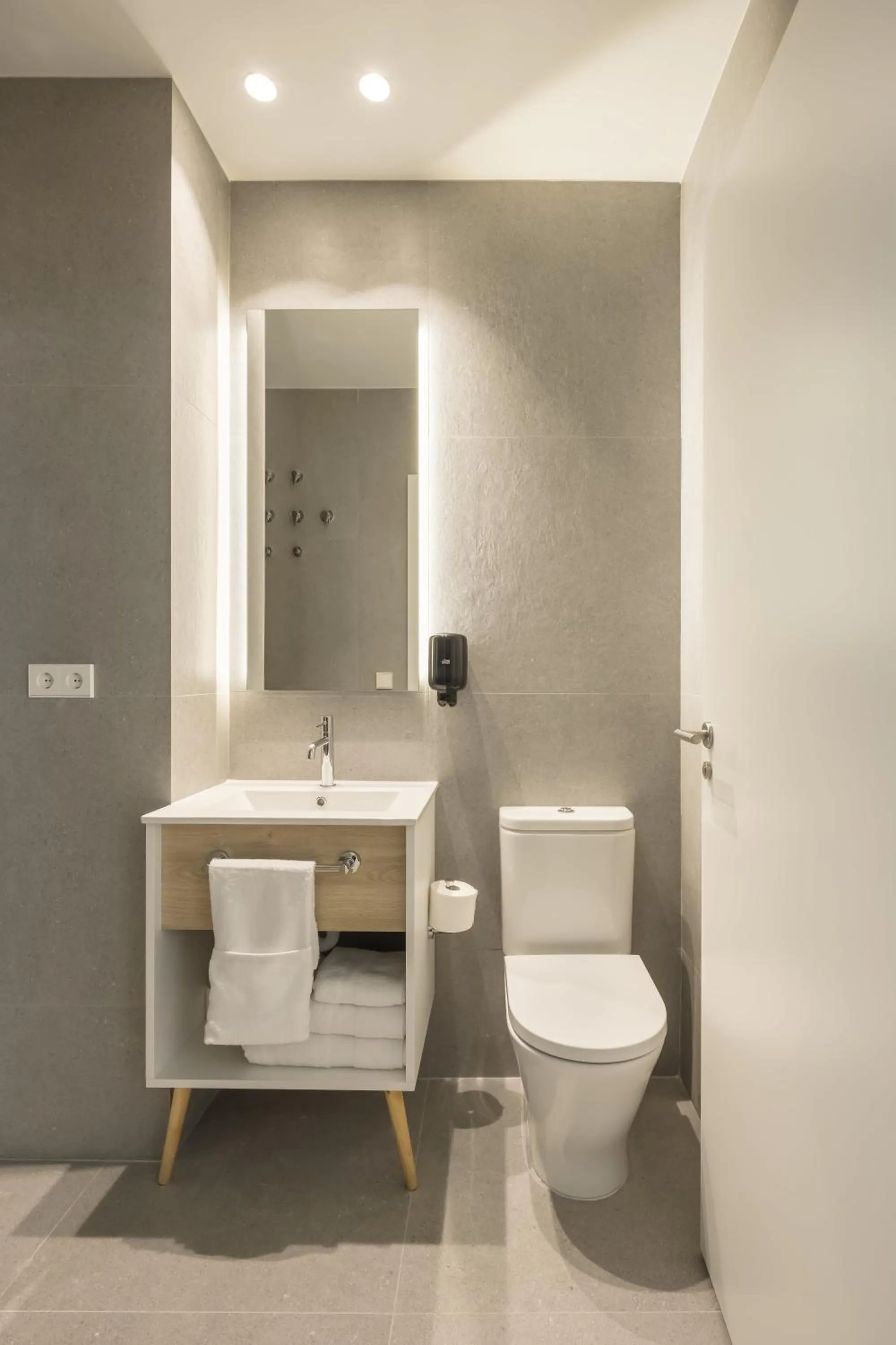 Bathroom in Mon Suites Jardín de Ayora