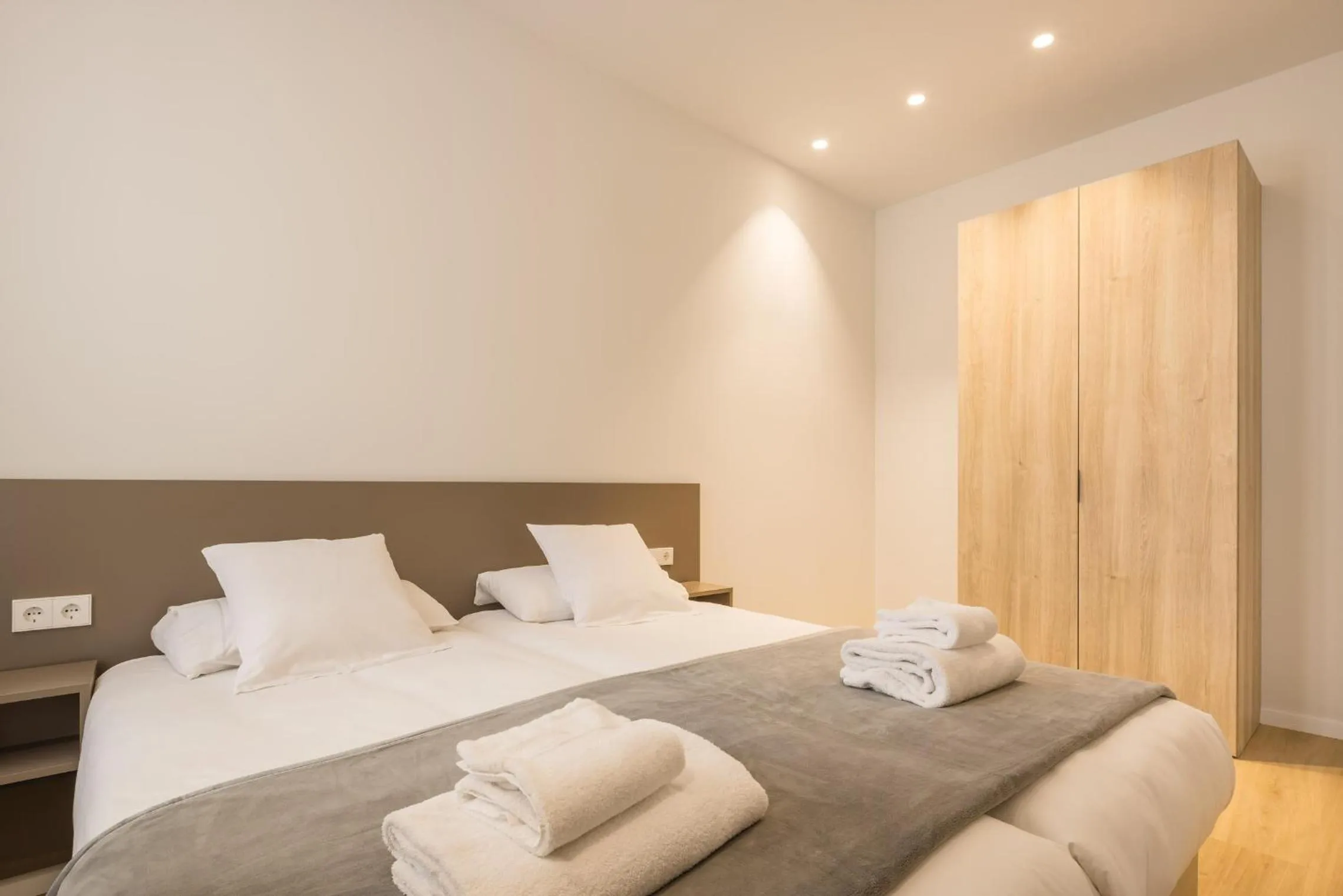 Bedroom, Bed in Mon Suites Jardín de Ayora