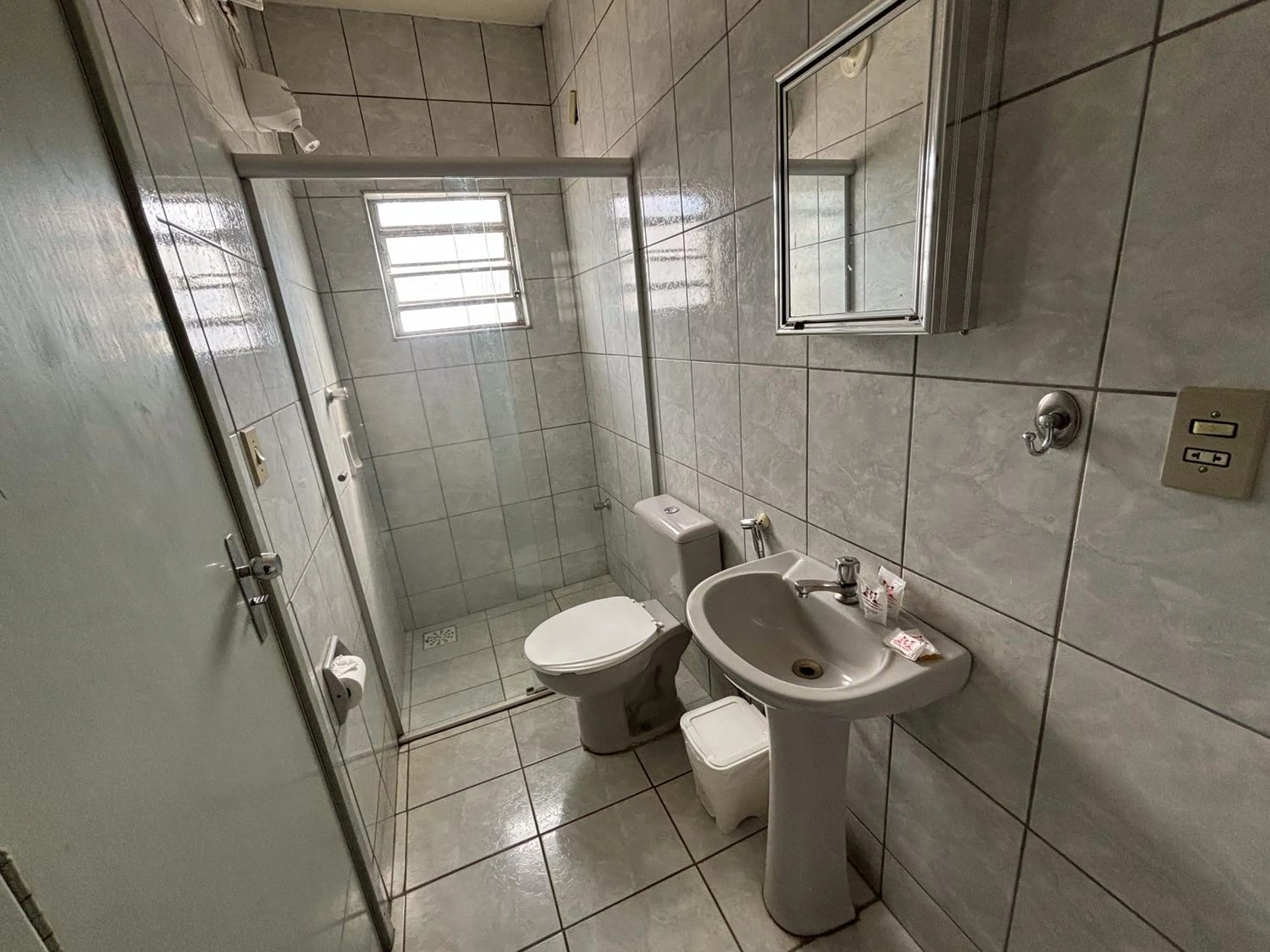 Bathroom in Carlton Express Imbiara