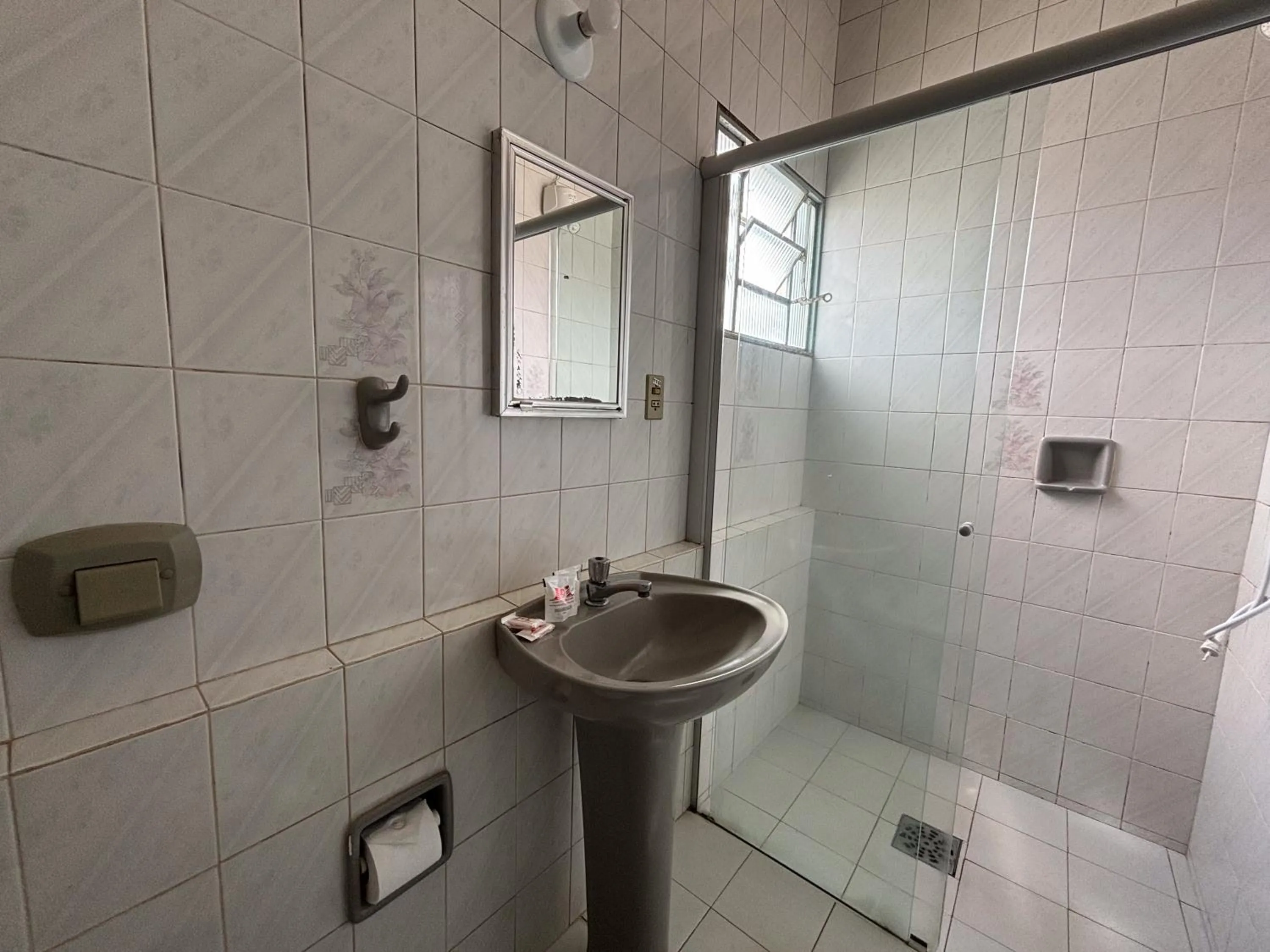 Shower in Carlton Express Imbiara