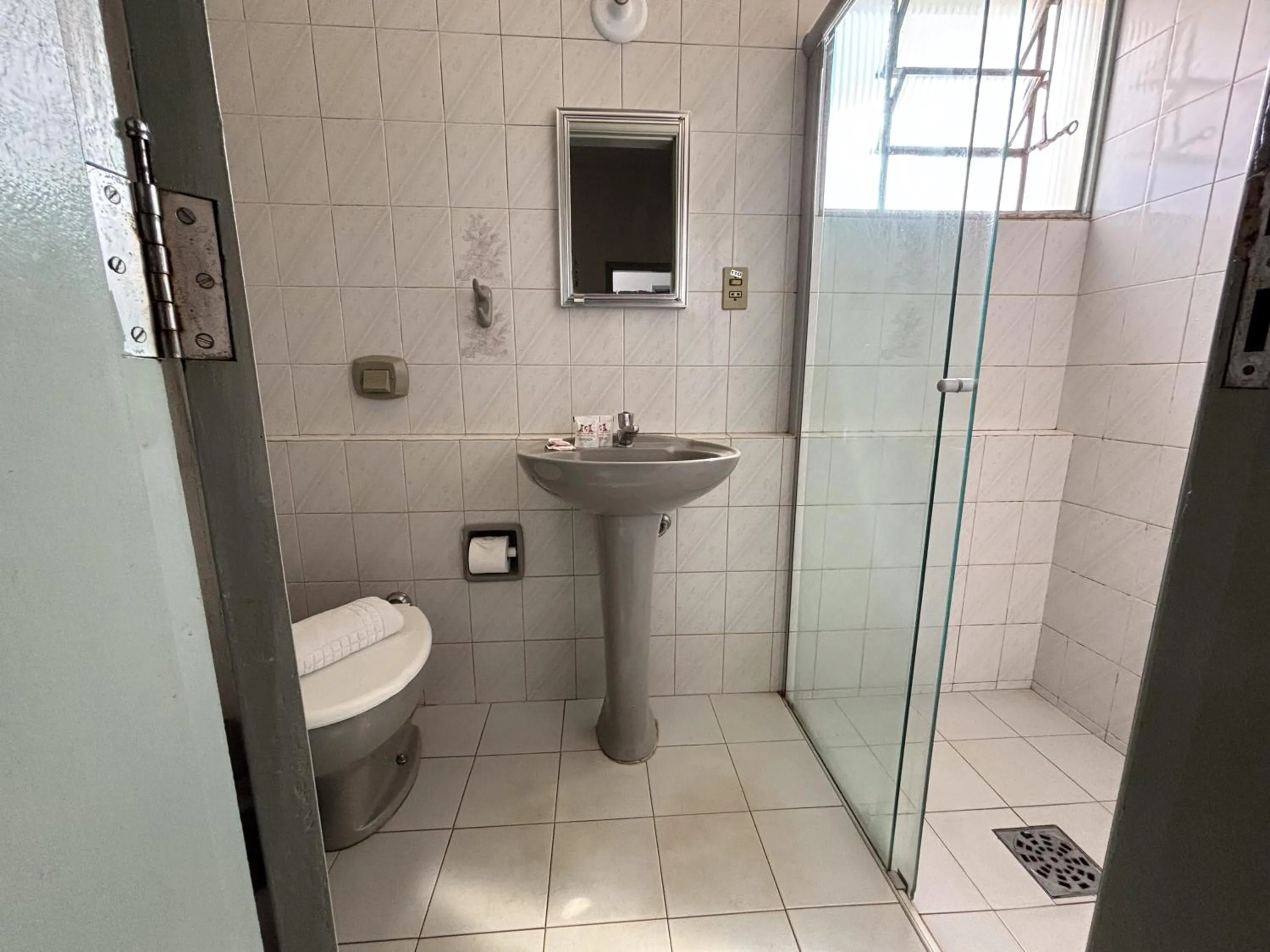 Toilet in Carlton Express Imbiara