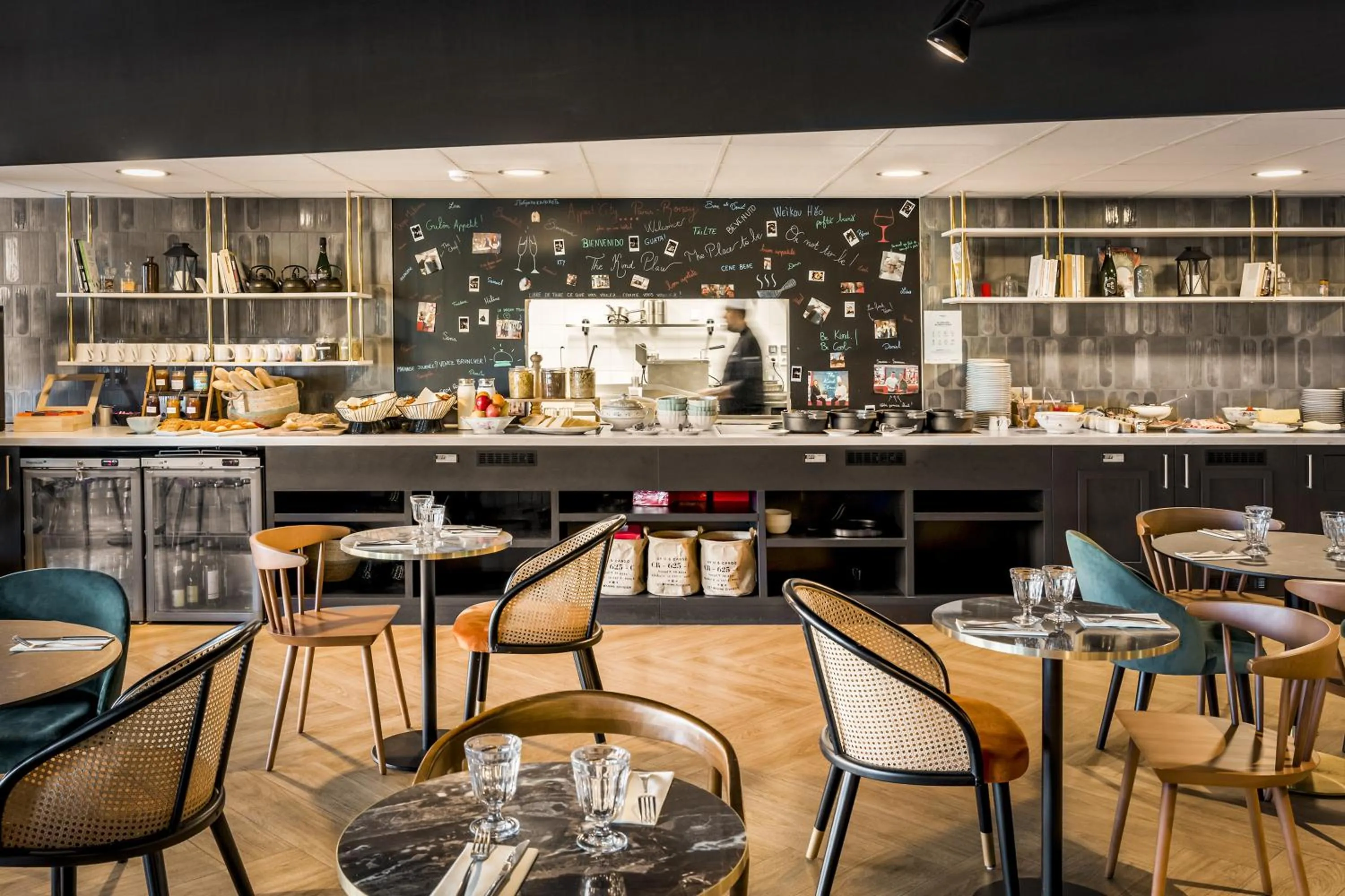 Restaurant/places to eat in Appart'City Collection Paris Roissy CDG Airport