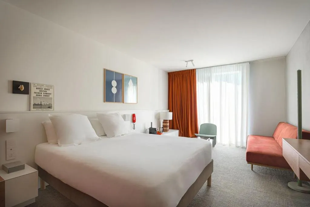 Photo of the whole room, Bed in Hôtel Vertime