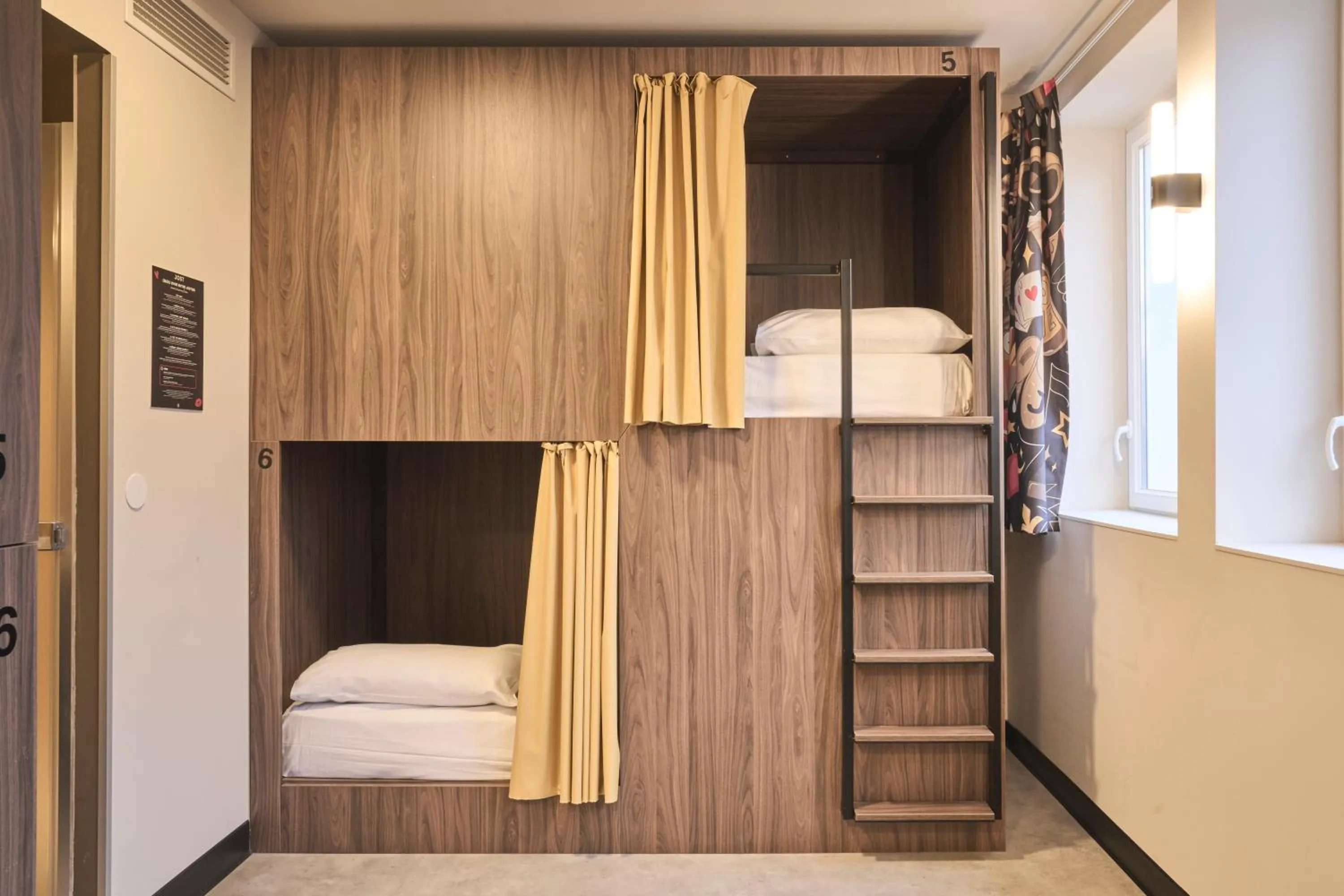 bunk bed, Bed in JOST Hôtel Lille Centre