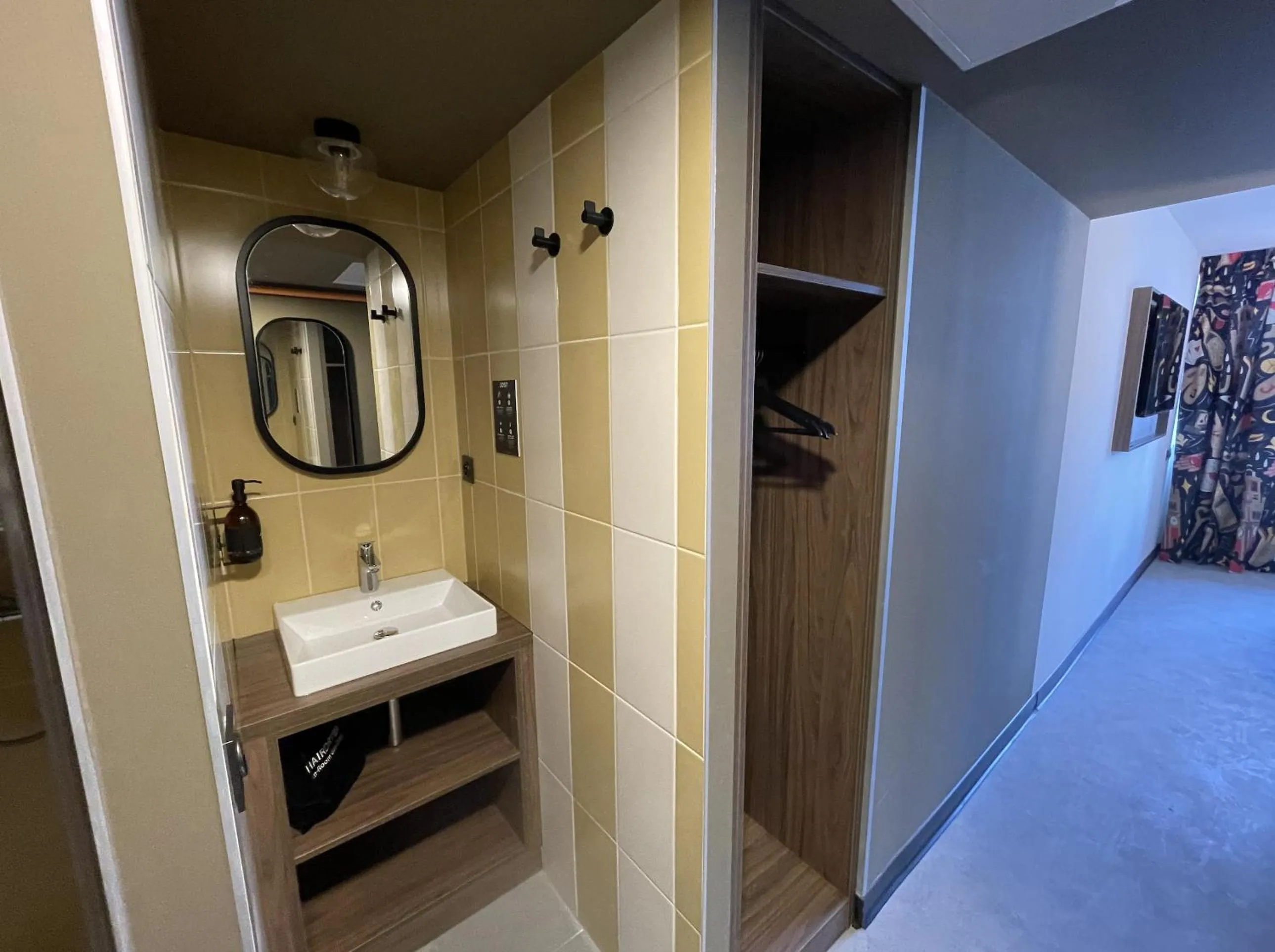 Bathroom in JOST Hôtel Lille Centre