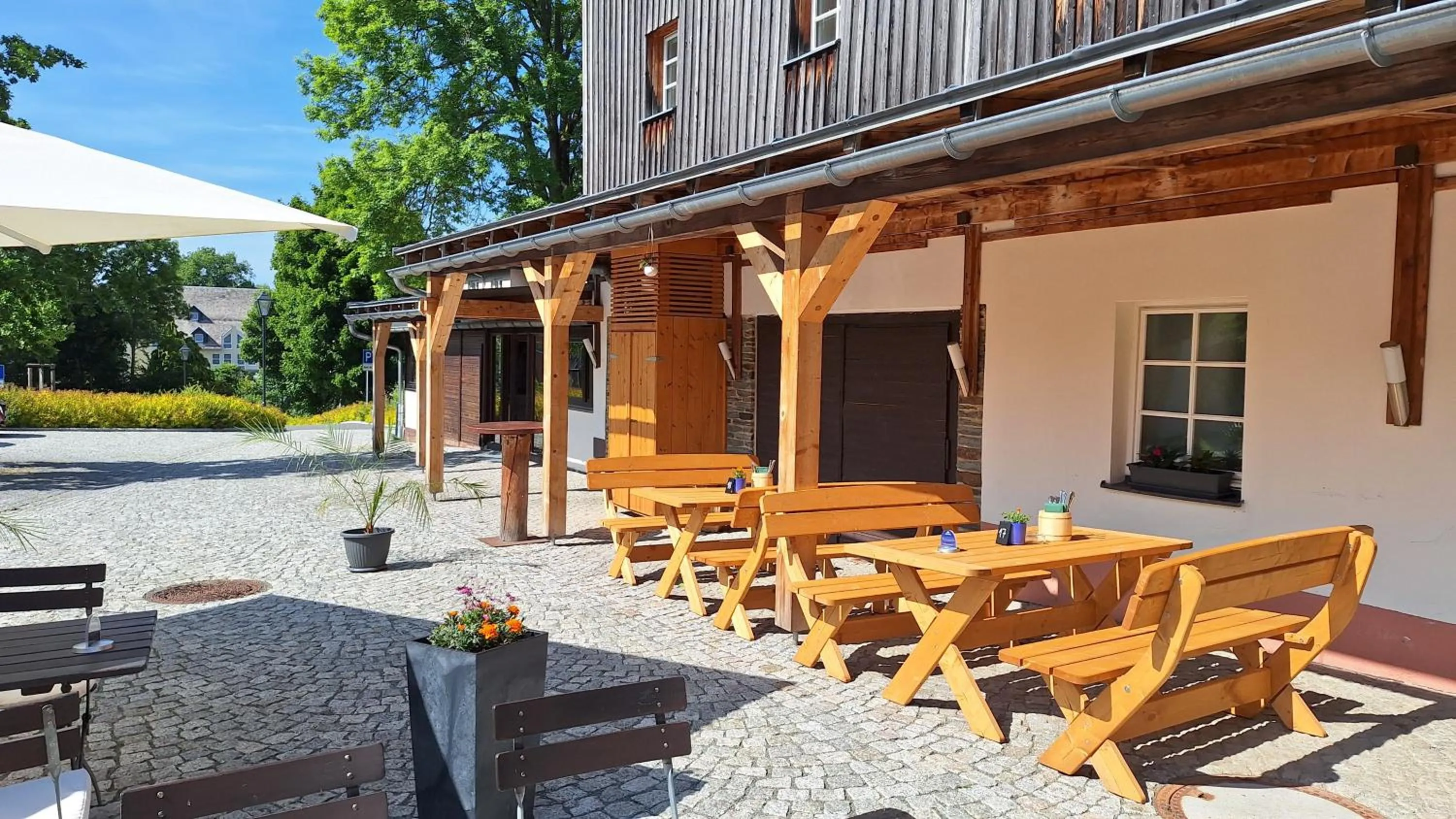 Property building in Hotel Roß