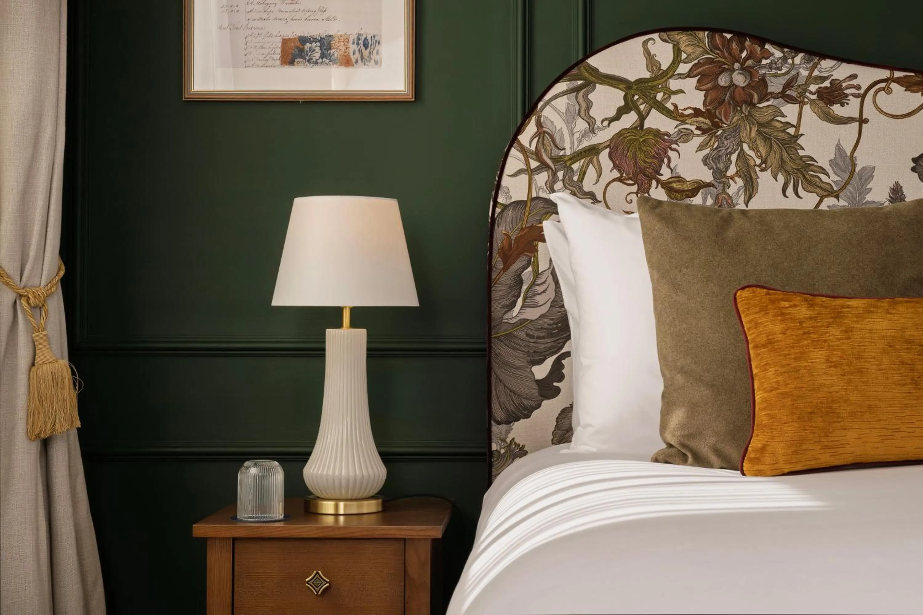 Photo of the whole room, Bed in Francis Hotel Bath