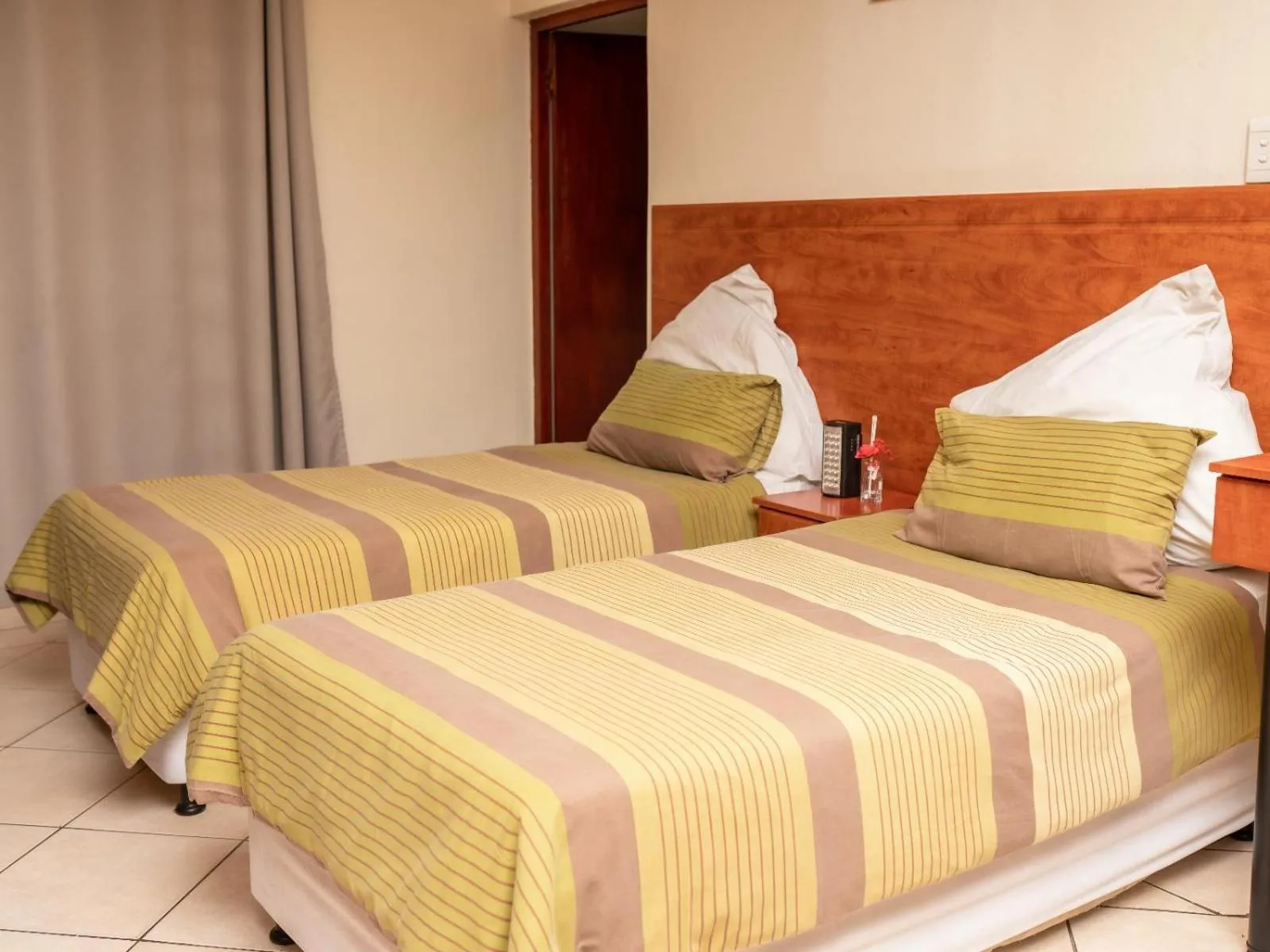 Bed in Dolphin Coast B&B / Self catering