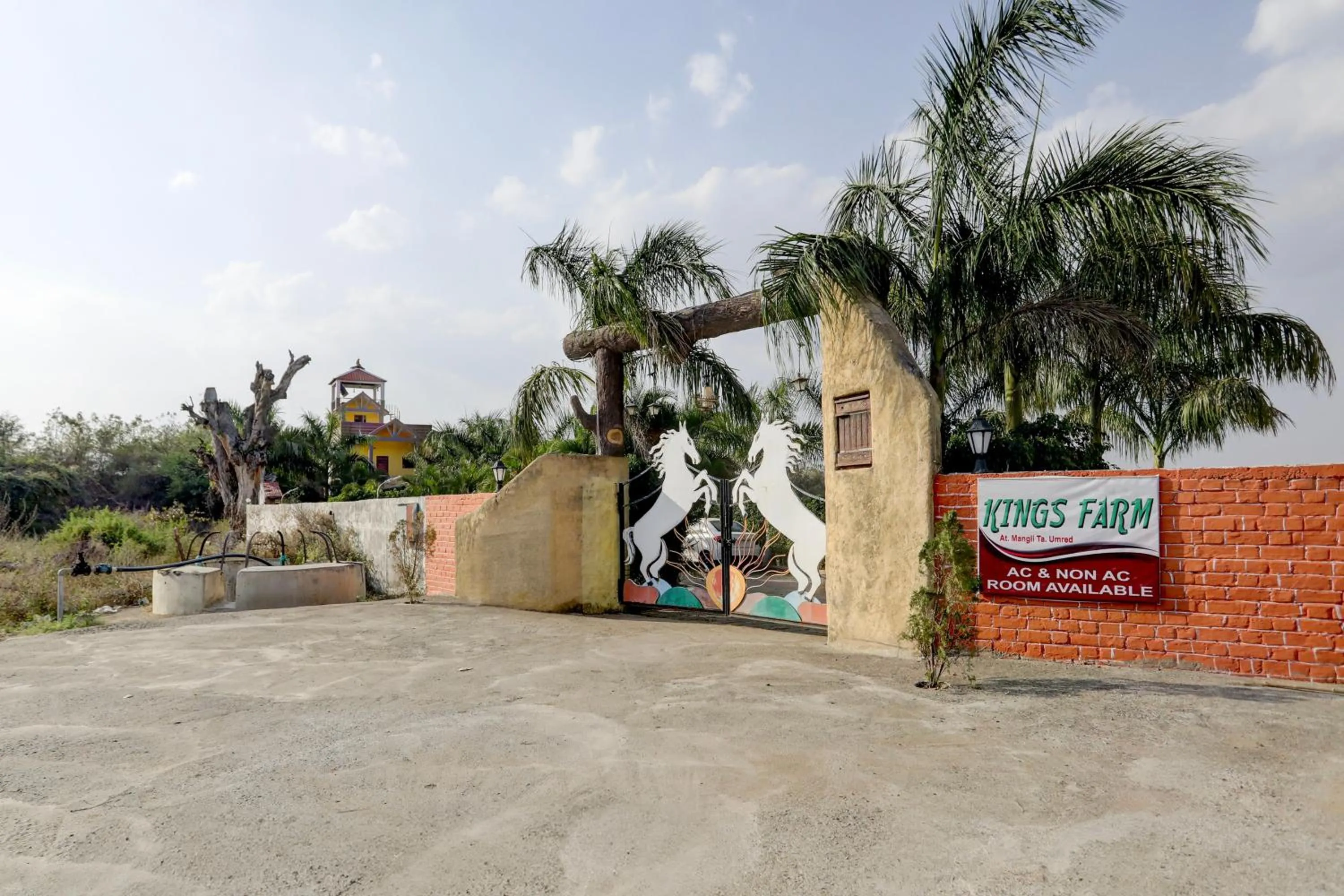 Facade/entrance in Hotel O Kings Farm