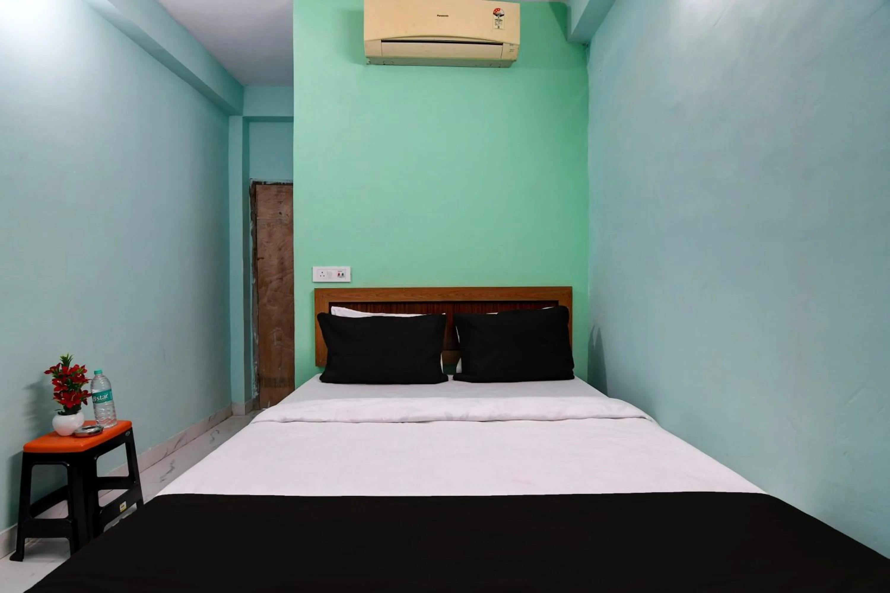 Lobby or reception, Bed in Hotel O Relax Inn