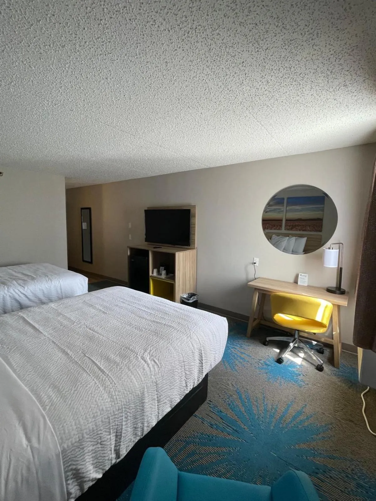 Photo of the whole room, Bed in Days Inn by Wyndham Mandan Bismarck Area