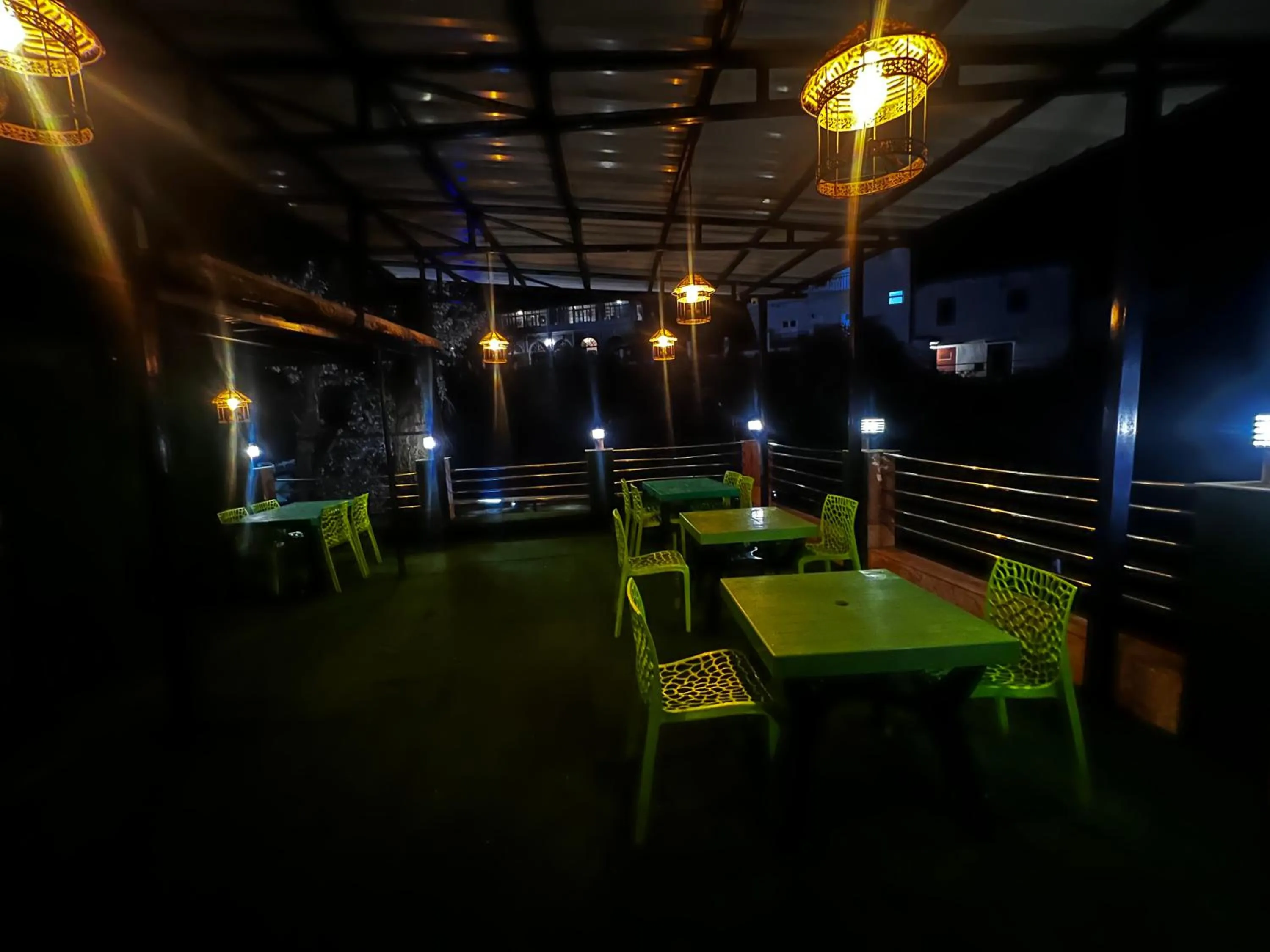 Restaurant/places to eat in Hotel The Amar Grand