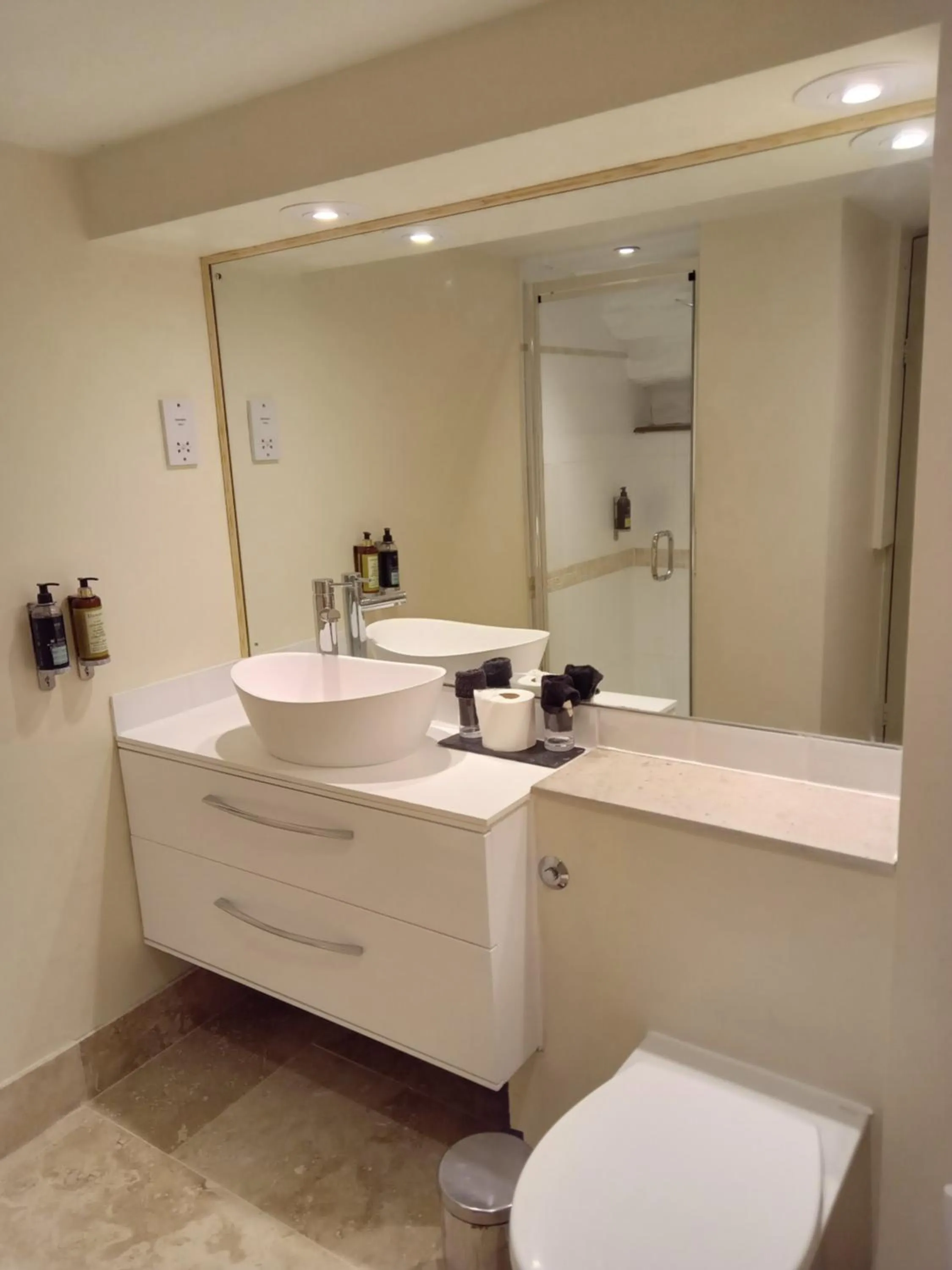 Dorian House Boutique B&B - Free Parking!