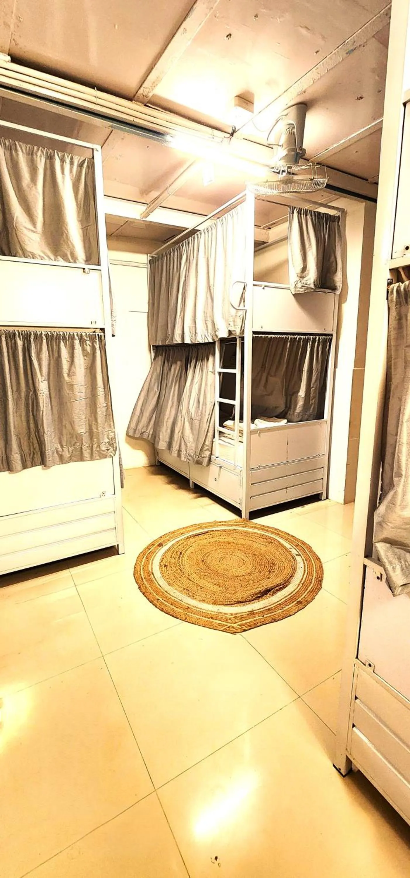 Photo of the whole room, Bed in Hammock Hostels - Bandra