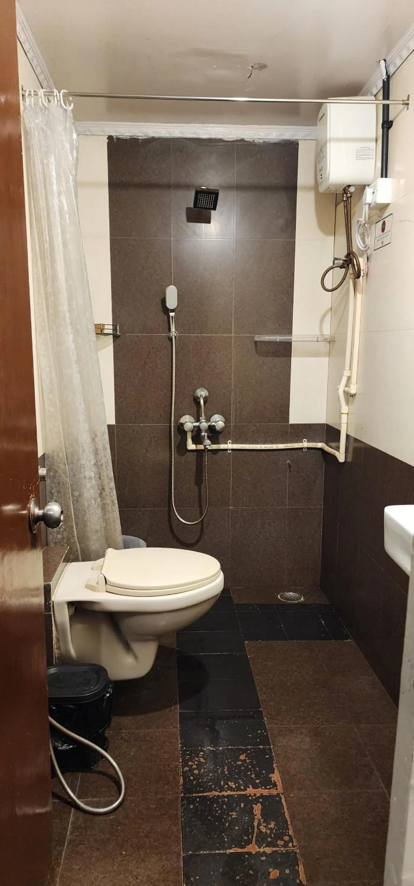 Bathroom in Hammock Hostels - Bandra