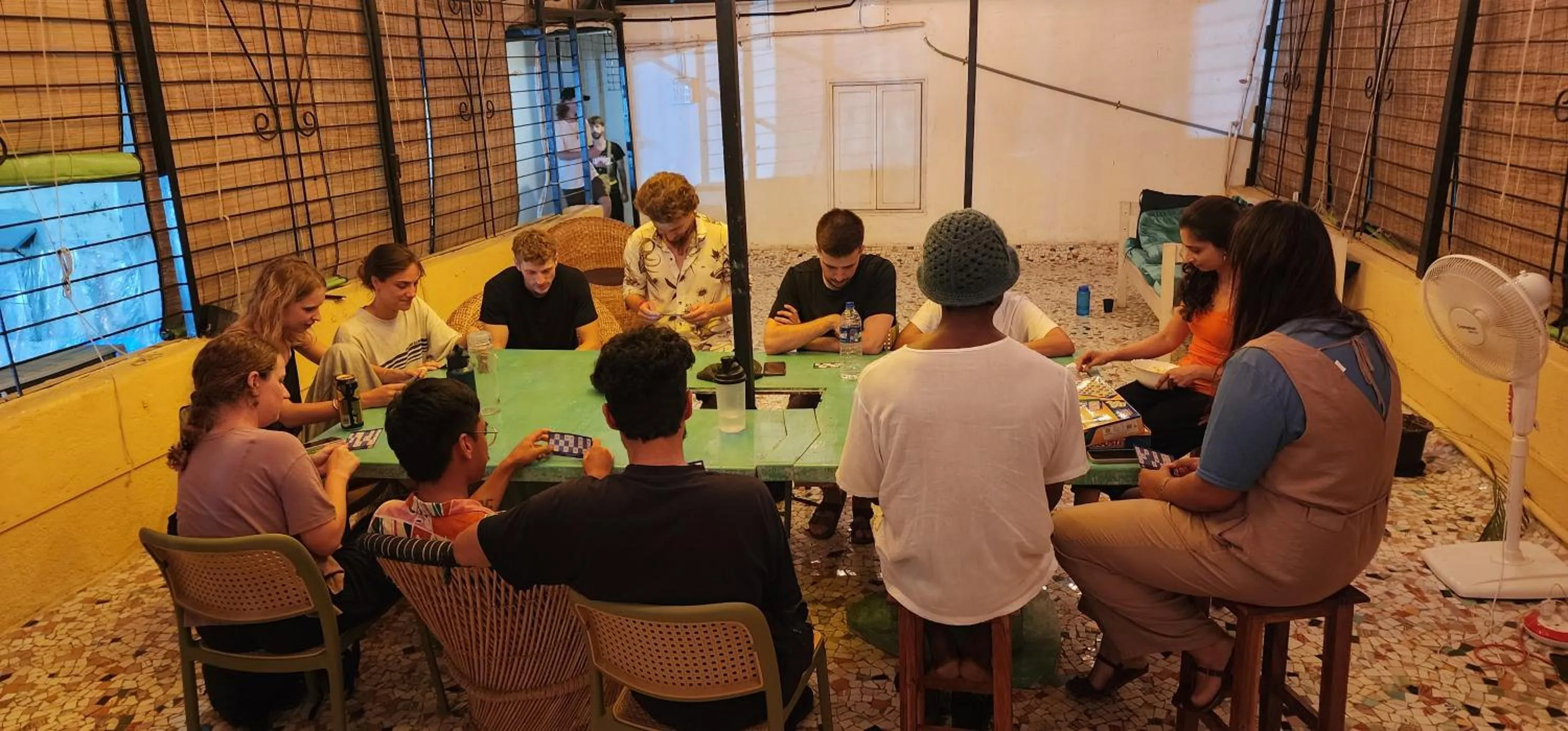 Communal lounge/ TV room in Hammock Hostels - Bandra