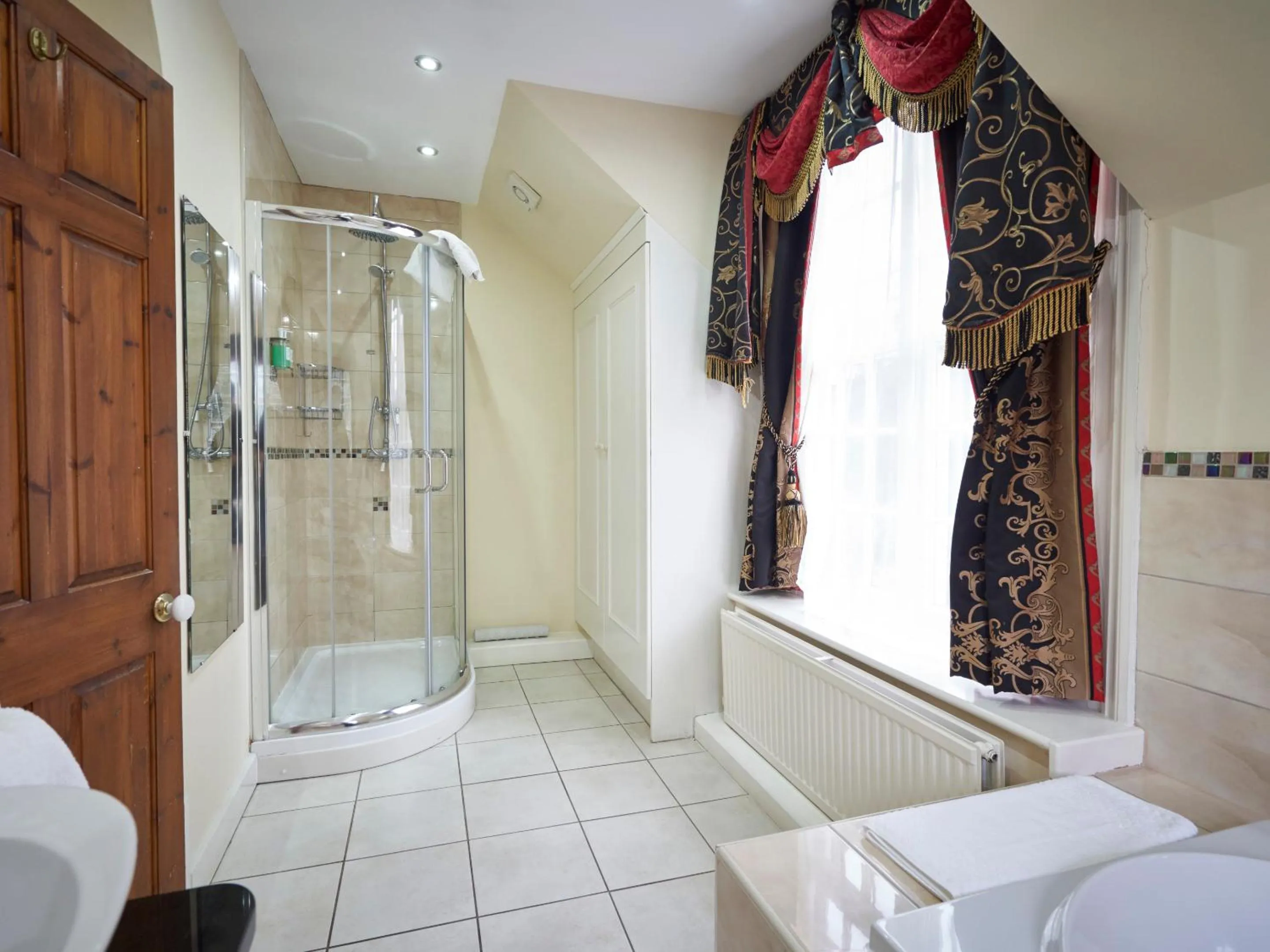 Shower in Hempstead House Hotel & Restaurant