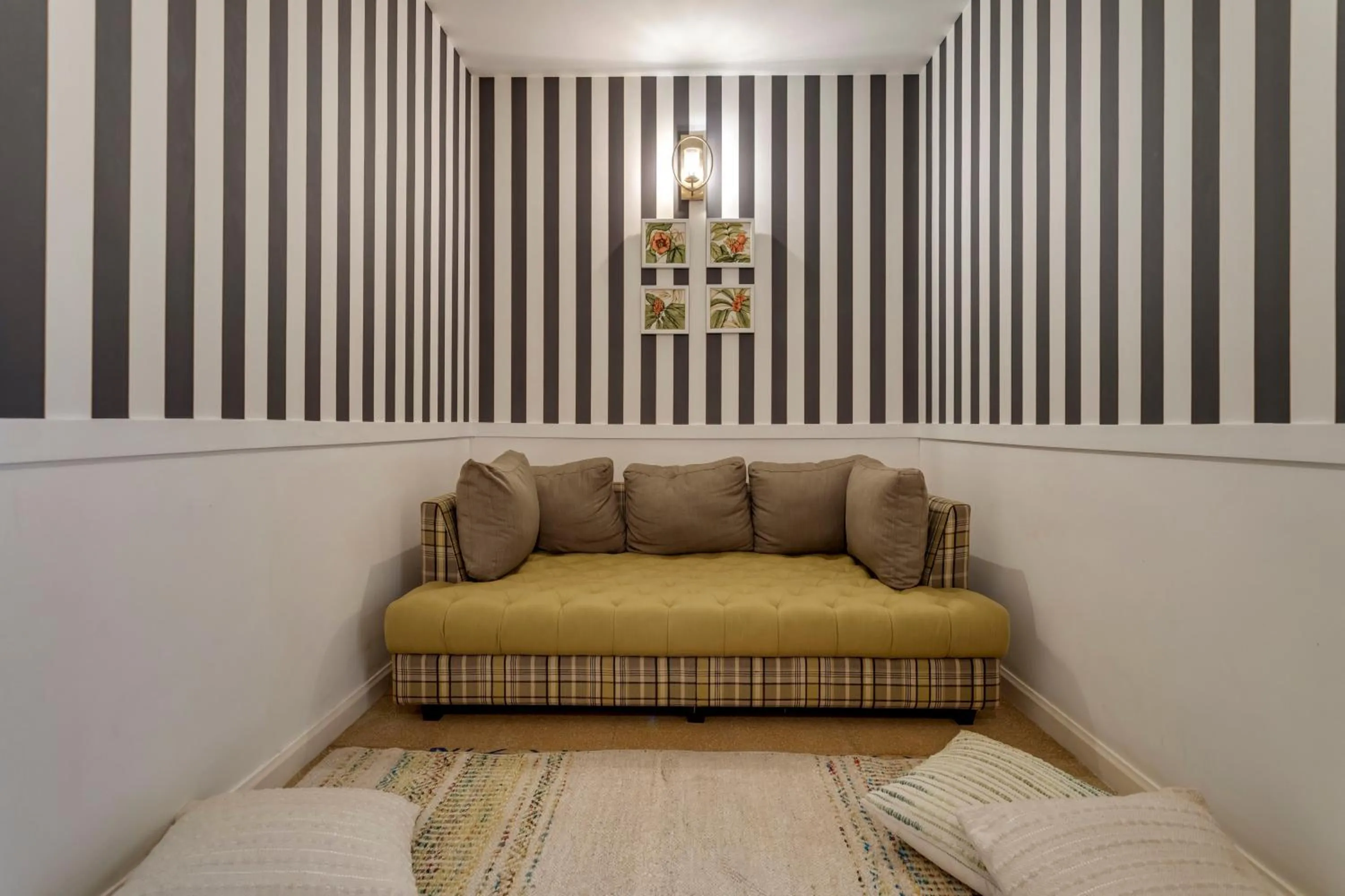 Living room in HIREAVILLA Villa Inaari - 5BHK with Private Pool in Anjuna