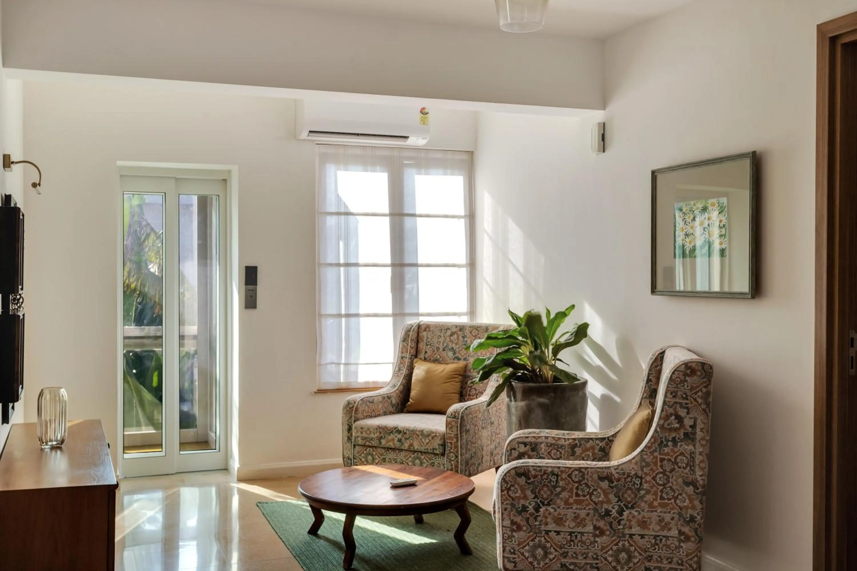 Living room in HIREAVILLA Villa Inaari - 5BHK with Private Pool in Anjuna