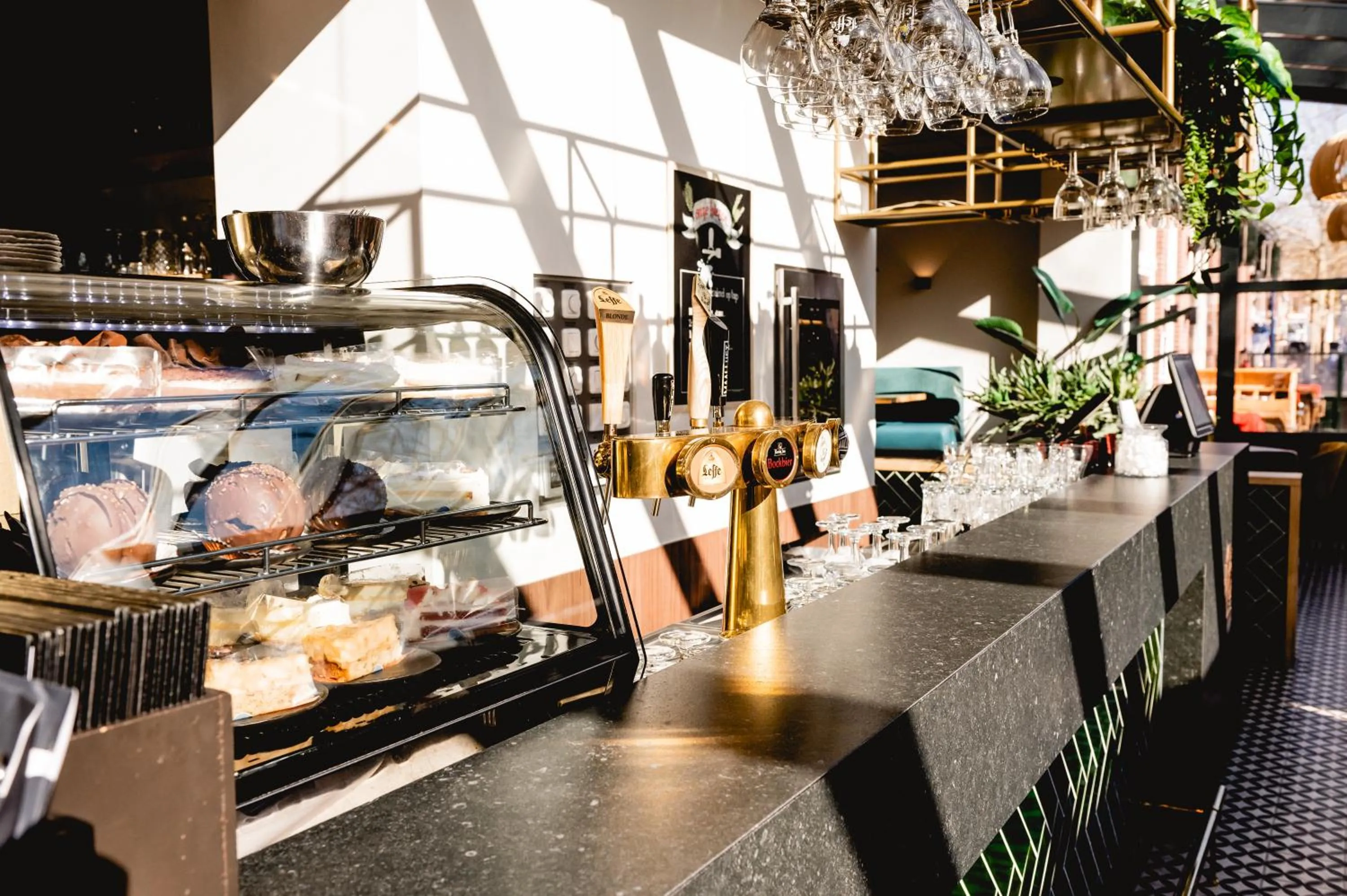 Restaurant/places to eat in City Hotel de Jonge