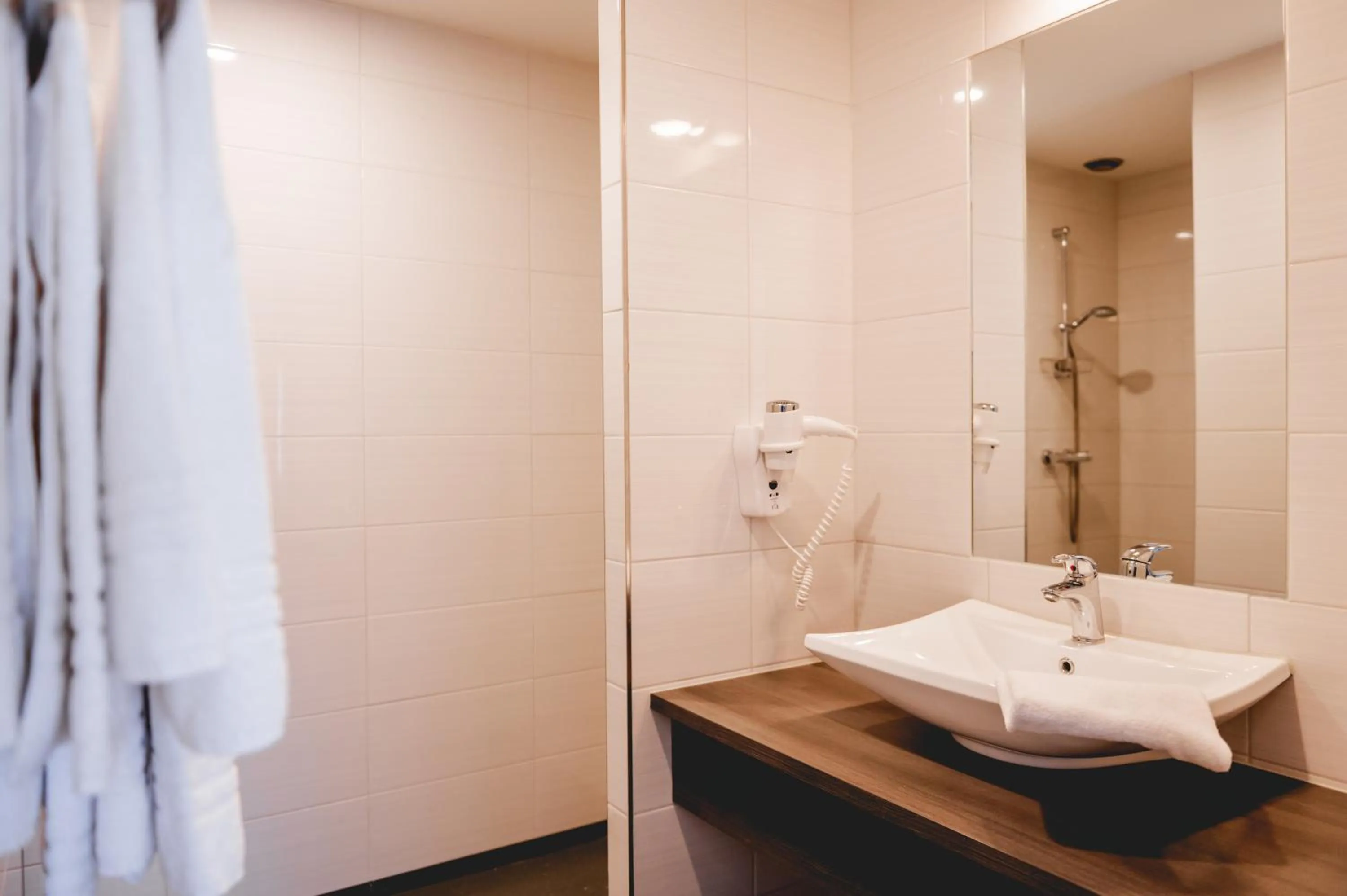 Shower in City Hotel de Jonge