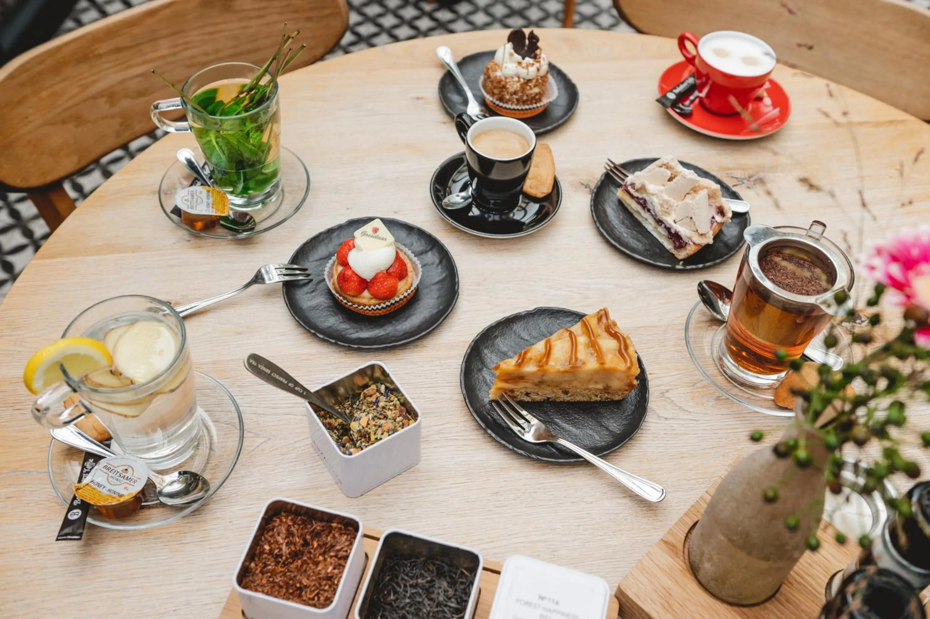 Restaurant/places to eat in City Hotel de Jonge