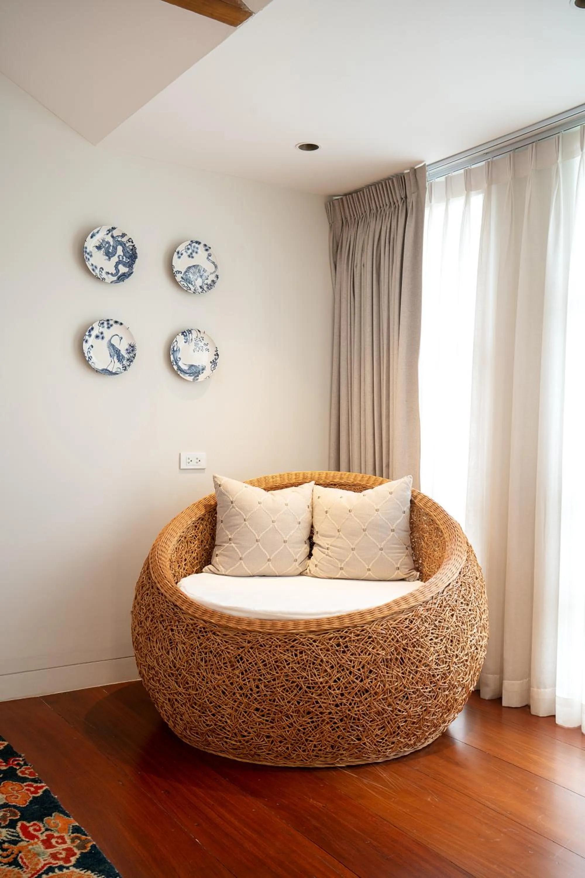 Seating area, Bed in Syama Residence and Café